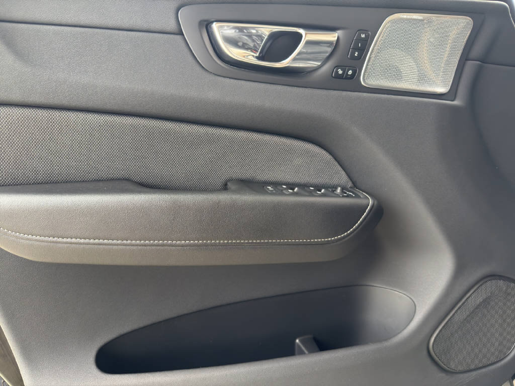 VOLVO XC60 2.0 T8 TE R-Design eAWD, Plug-in-Hybrid Benzin/Elektro, Occasion / Gebraucht, Automatik - 7