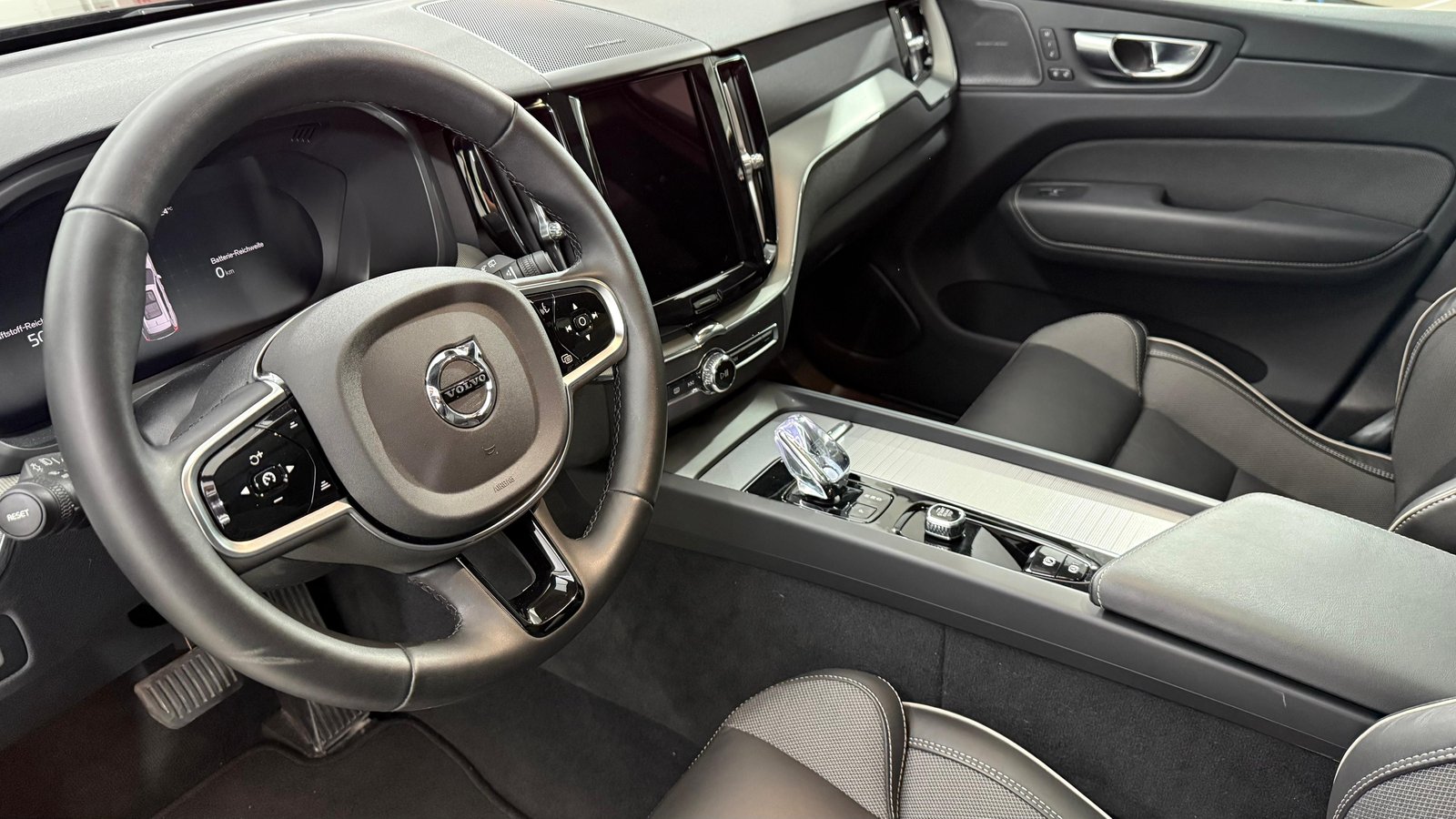 VOLVO XC60 2.0 T6 TE Plus Dark eAWD, Hybride Intégral Essence/Électricité, Occasion / Utilisé, Automatique - 4