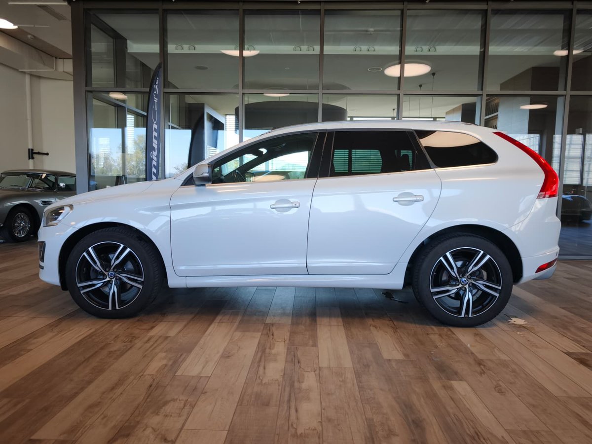 VOLVO XC60 D5 AWD Momentum R-Design Geartronic, Diesel, Occasioni / Usate, Automatico - 7