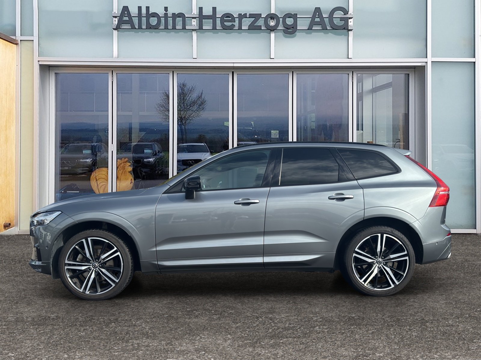 VOLVO XC60 2.0 B5 MH R-Design AWD, Benzin, Occasion / Gebraucht, Automatik - 2