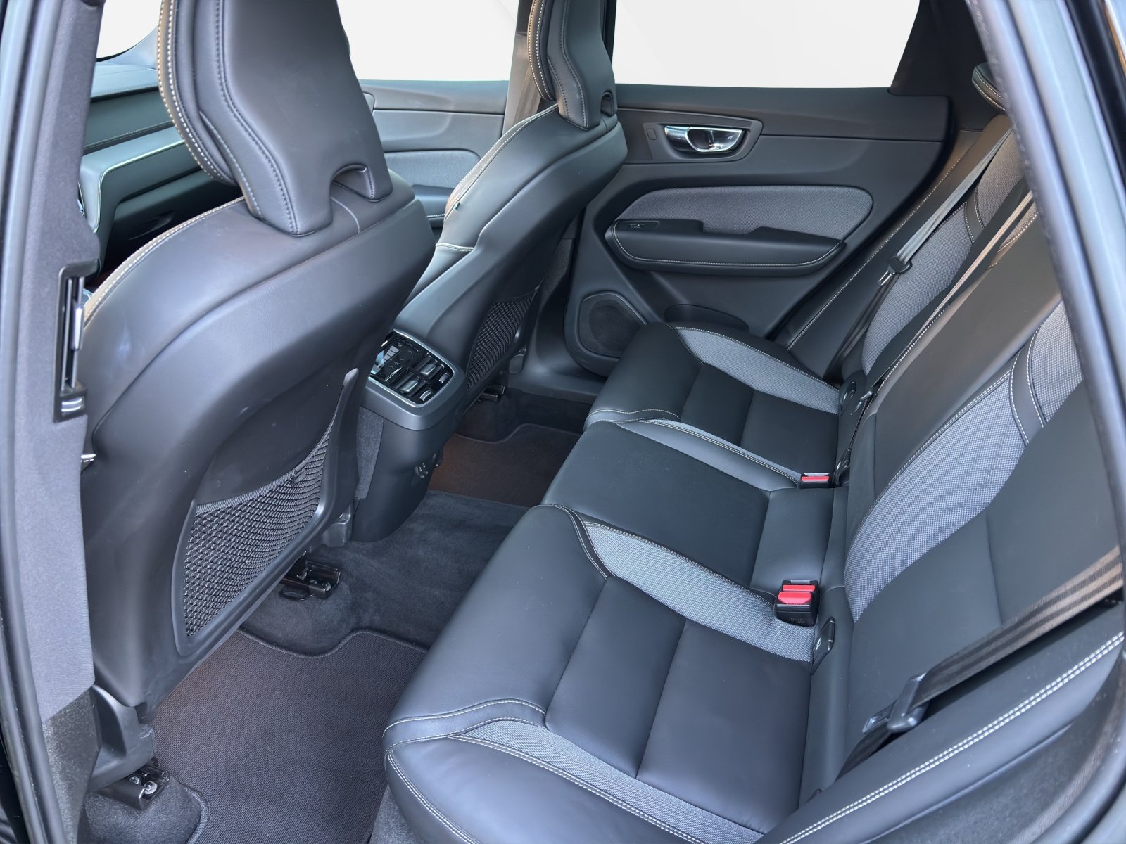 VOLVO XC60 2.0 B4 MH Ultimate Dark AWD, Mild-Hybrid Diesel/Electric, Second hand / Used, Automatic - 5