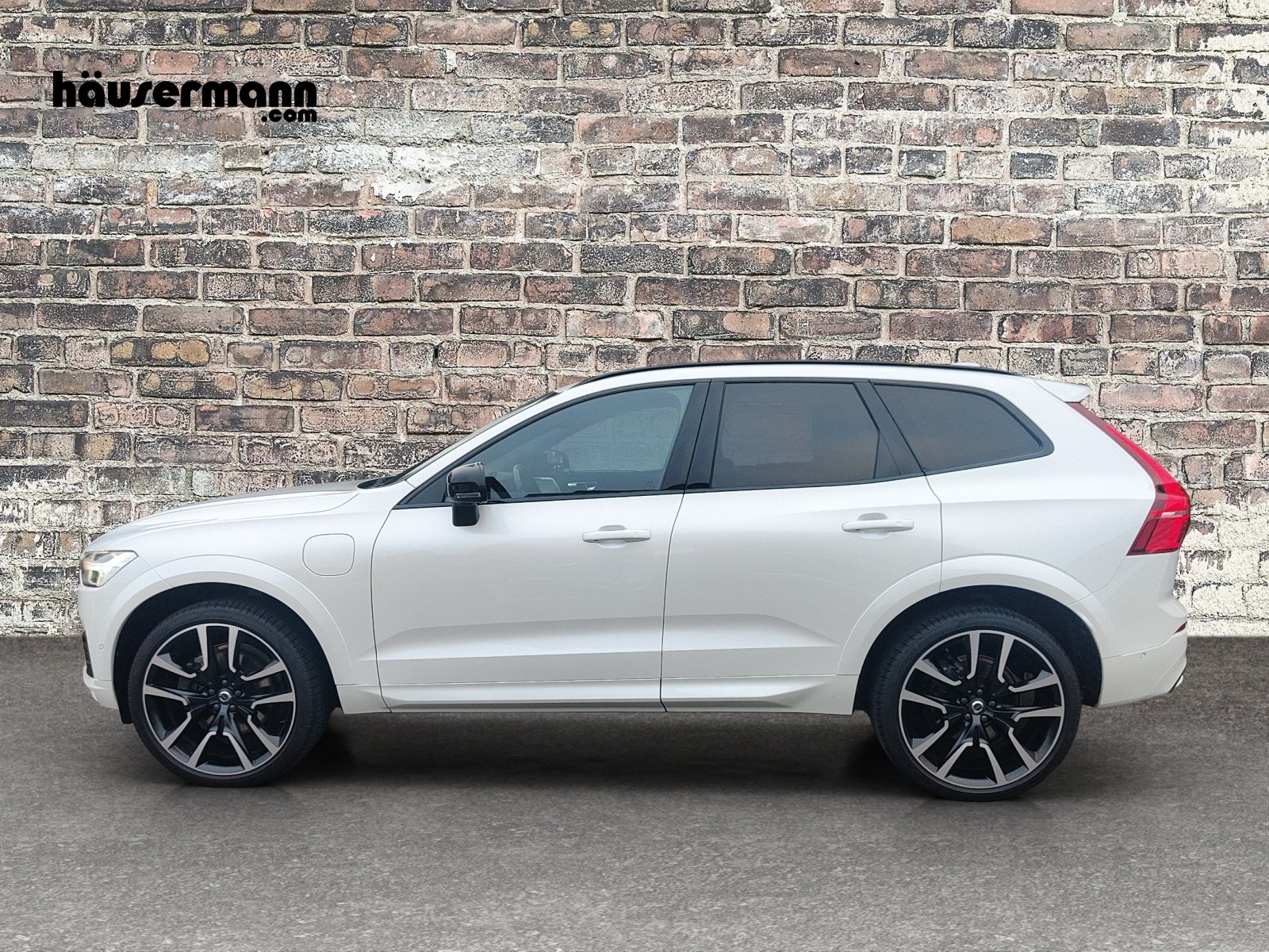 VOLVO XC60 2.0 T8 TE R-Design eAWD, Hybride Rechargeable Essence/Électricité, Occasion / Utilisé, Automatique - 2