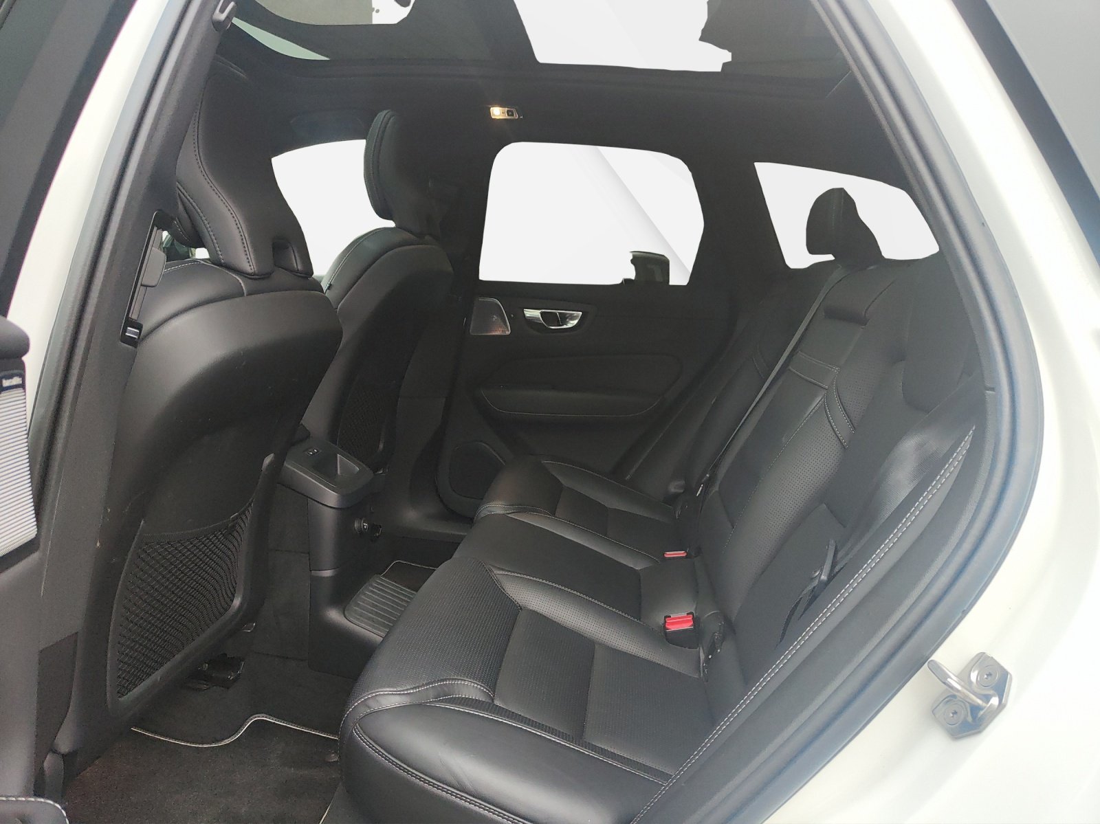 VOLVO XC60 2.0 T8 TE R-Design eAWD, Hybride Rechargeable Essence/Électricité, Occasion / Utilisé, Automatique - 5
