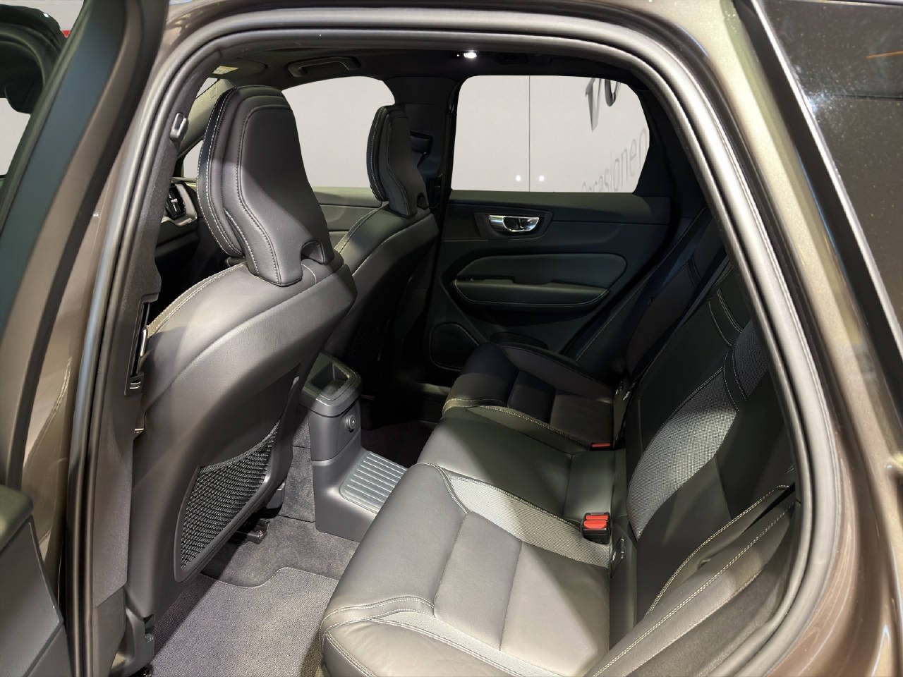 VOLVO XC60 2.0 T6 TE R-Design eAWD, Hybride Rechargeable Essence/Électricité, Occasion / Utilisé, Automatique - 7