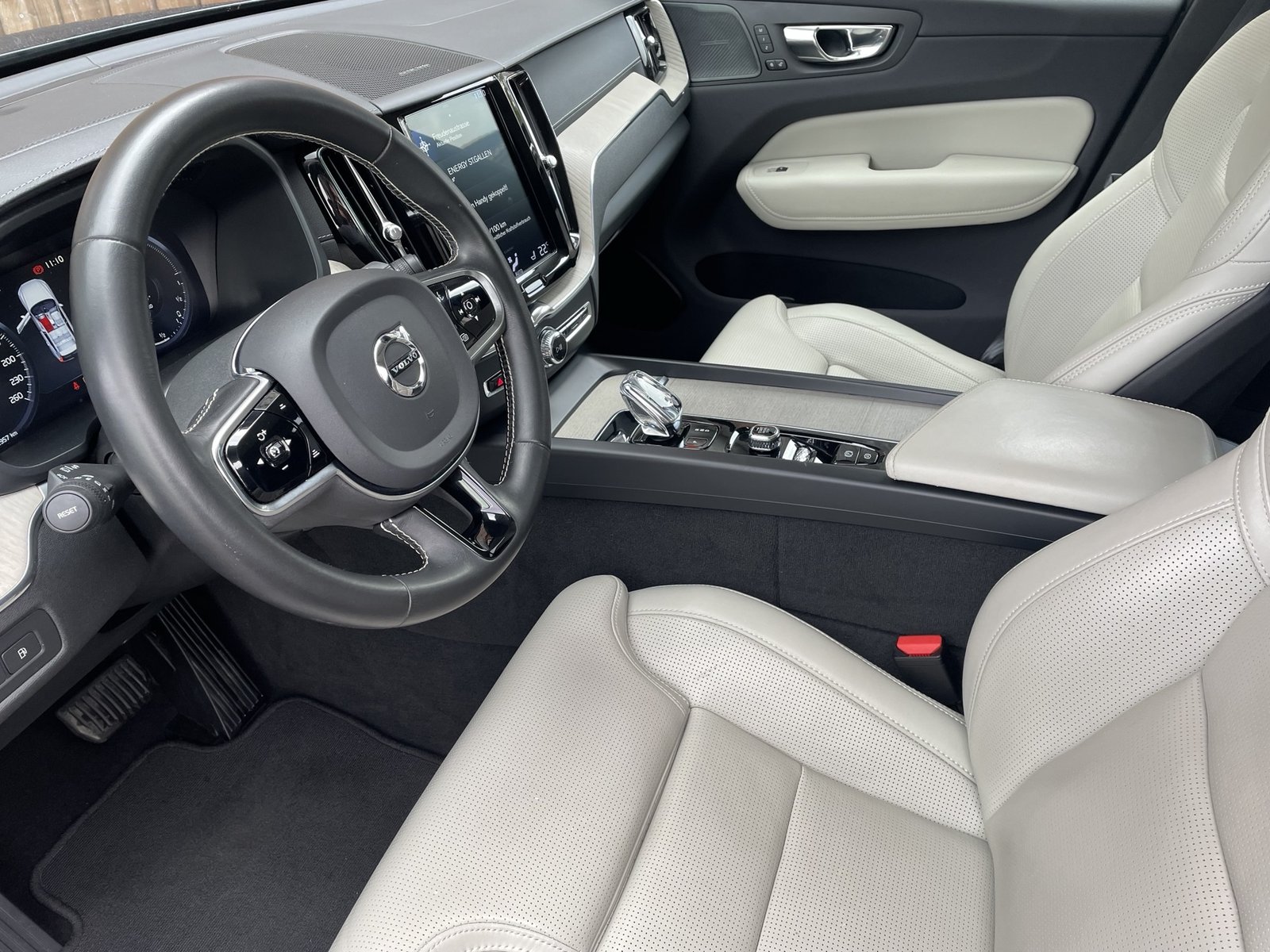 VOLVO XC60 T8 eAWD Inscription, Hybride Intégral Essence/Électricité, Occasion / Utilisé, Automatique - 4