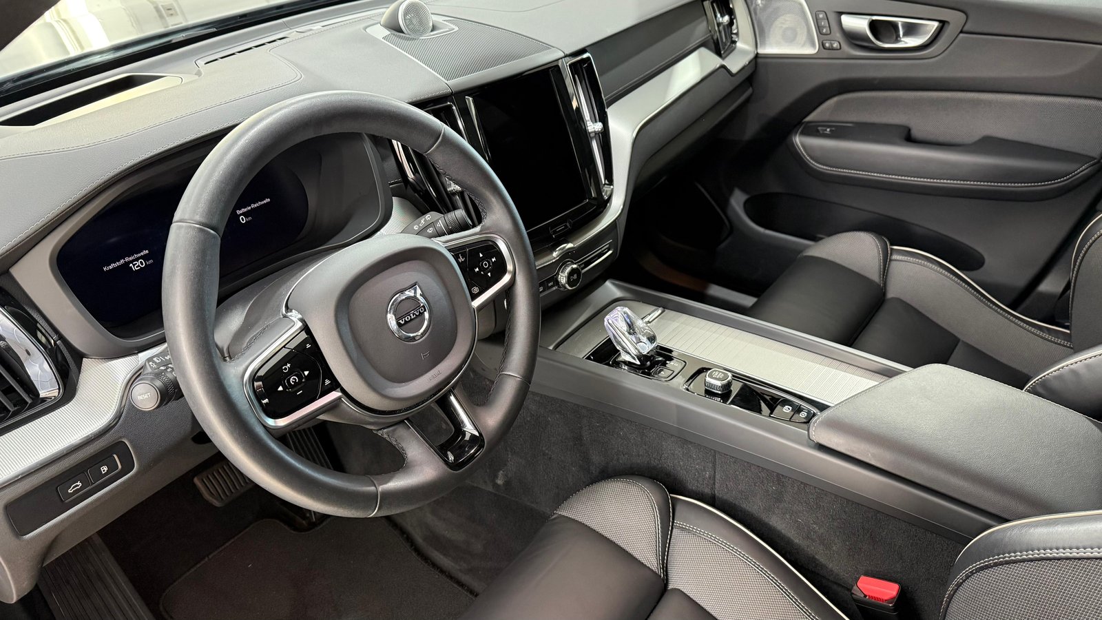 VOLVO XC60 2.0 T8 TE Ultimate Dark e, Hybride Intégral Essence/Électricité, Occasion / Utilisé, Automatique - 4