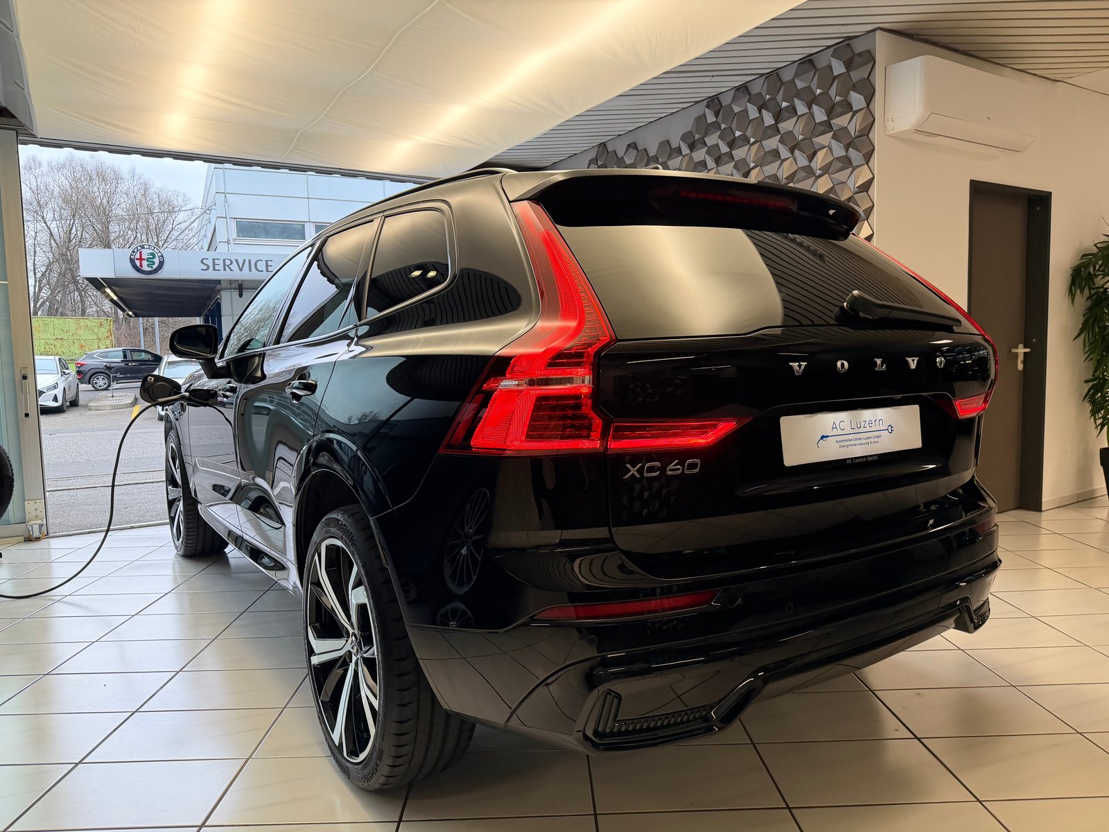 VOLVO XC60 T6 eAWD R-Design Geartronic, Hybride Rechargeable Essence/Électricité, Occasion / Utilisé, Automatique - 3