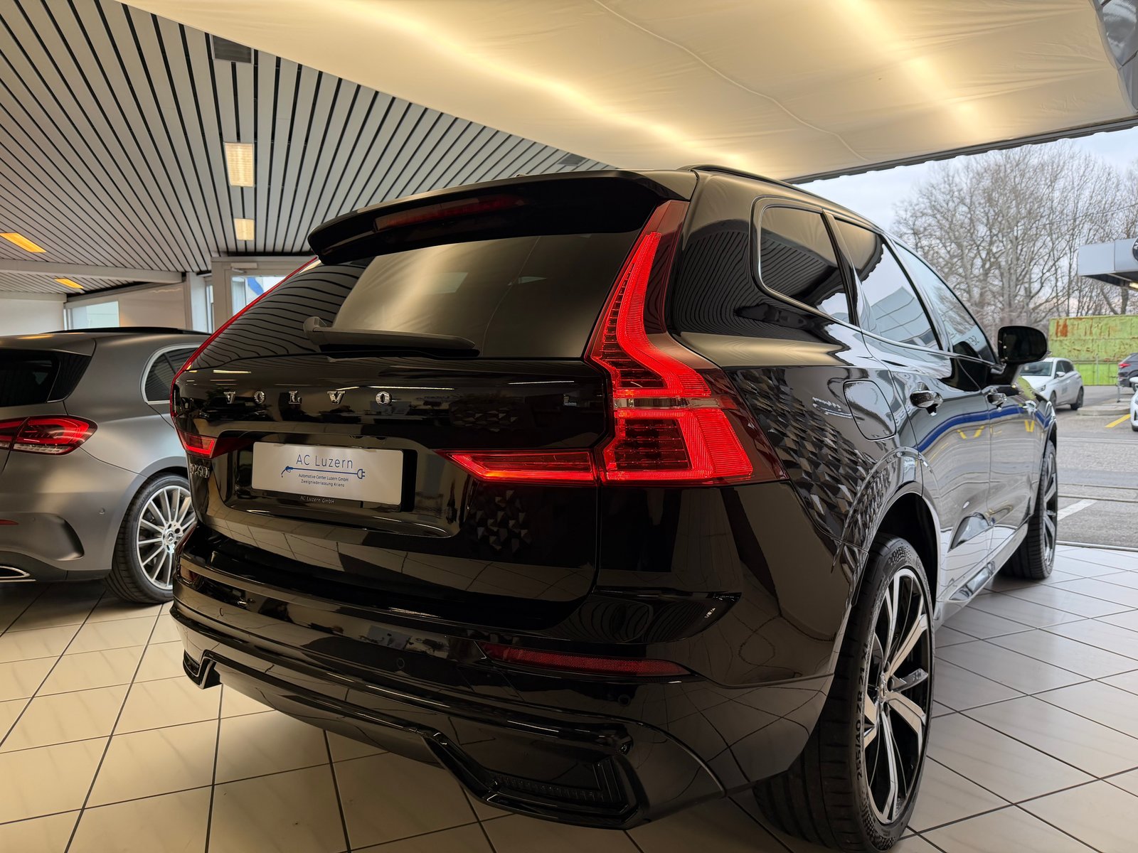 VOLVO XC60 T6 eAWD R-Design Geartronic, Hybride Rechargeable Essence/Électricité, Occasion / Utilisé, Automatique - 4