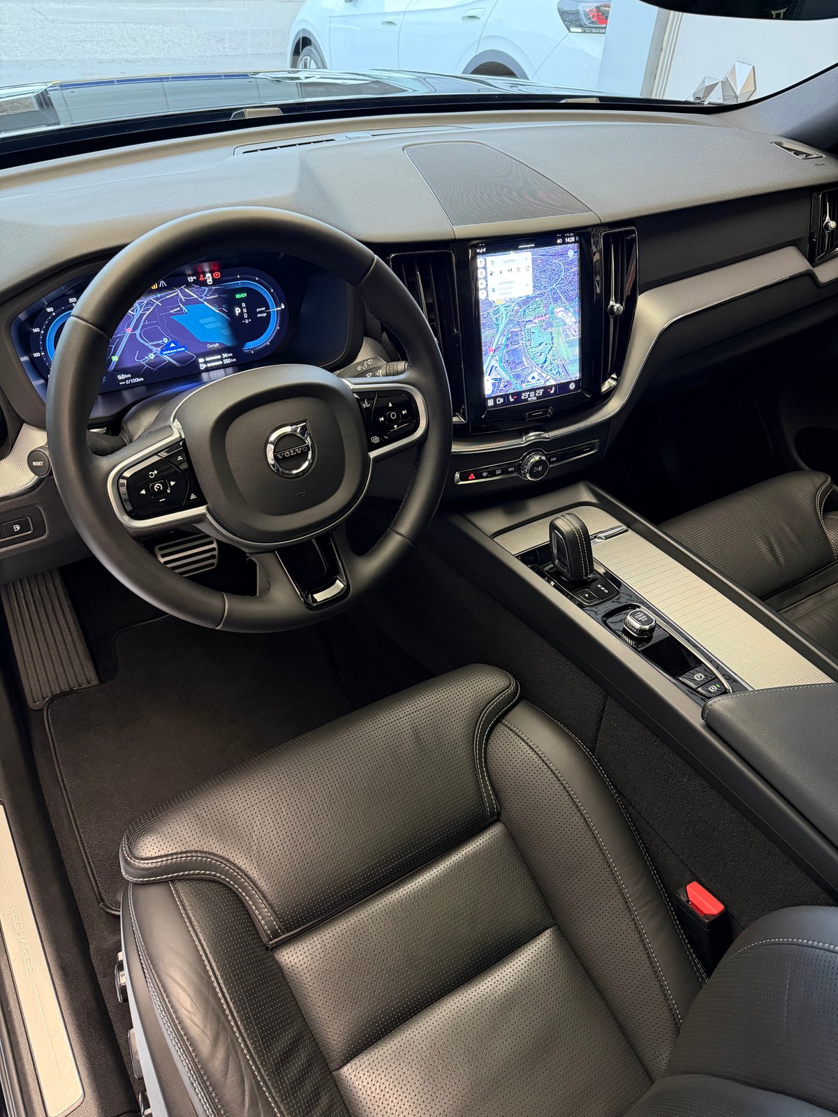 VOLVO XC60 T6 eAWD R-Design Geartronic, Hybride Rechargeable Essence/Électricité, Occasion / Utilisé, Automatique - 6
