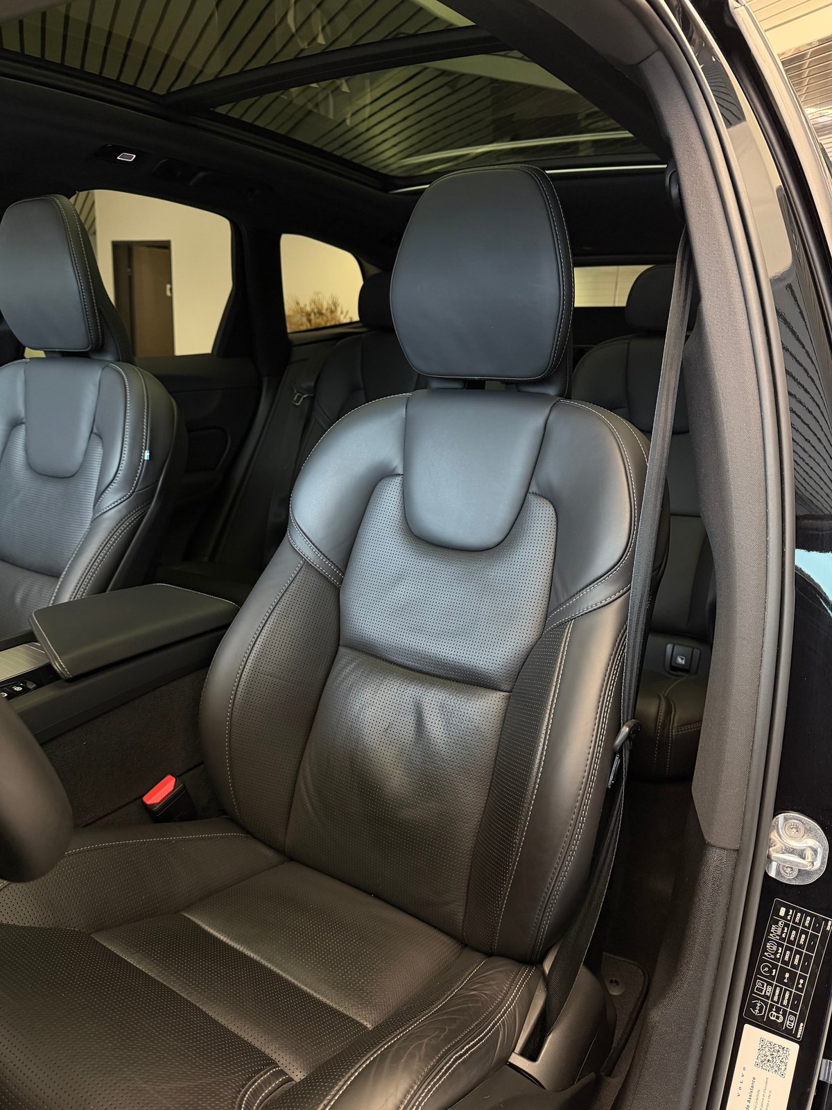 VOLVO XC60 T6 eAWD R-Design Geartronic, Hybride Rechargeable Essence/Électricité, Occasion / Utilisé, Automatique - 7