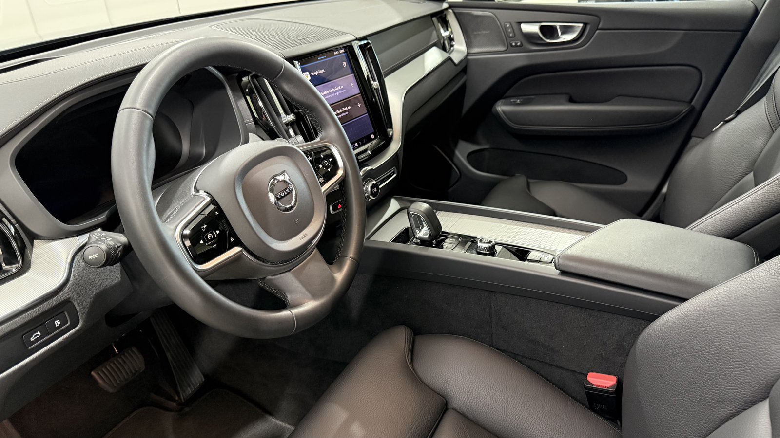 VOLVO XC60 2.0 T6 TE Ultimate Dark e, Voll-Hybrid Benzin/Elektro, Occasion / Gebraucht, Automatik - 4