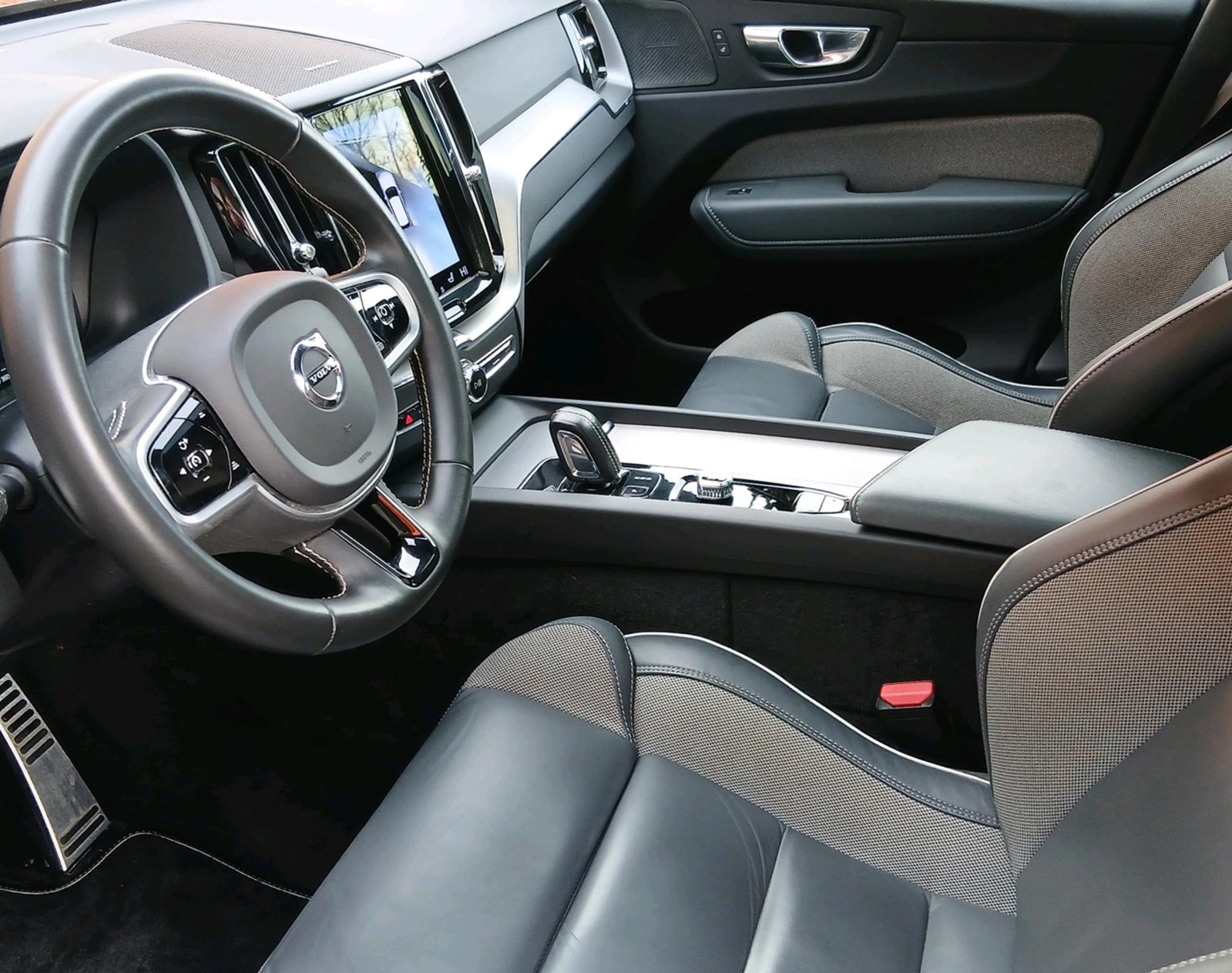 VOLVO XC60 2.0 T6 TE R-Design eAWD, Hybride Integrale Benzina/Elettrica, Occasioni / Usate, Automatico - 4