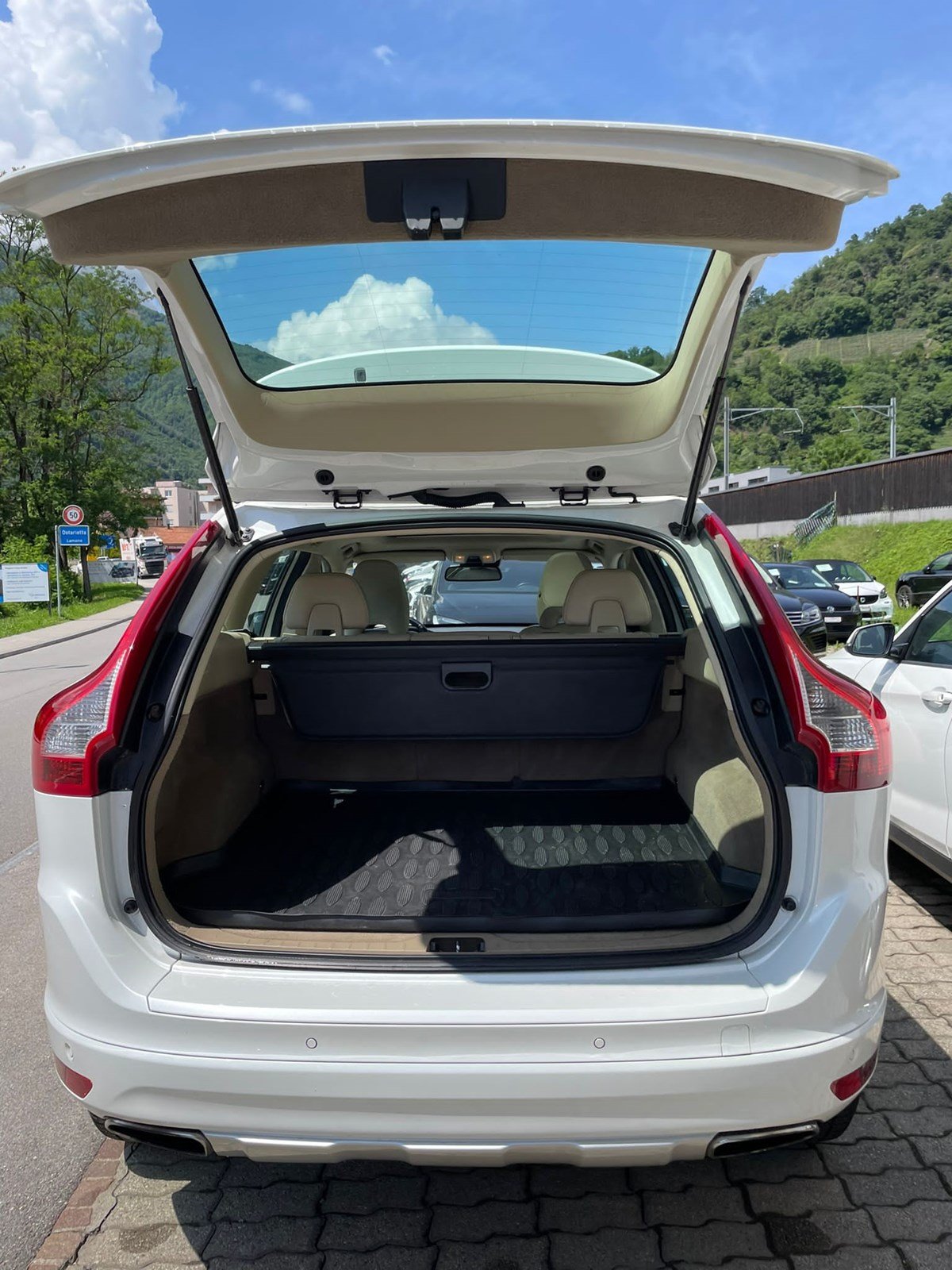 VOLVO XC60 T5 Summum R-Design Powershift, Essence, Occasion / Utilisé, Automatique - 7