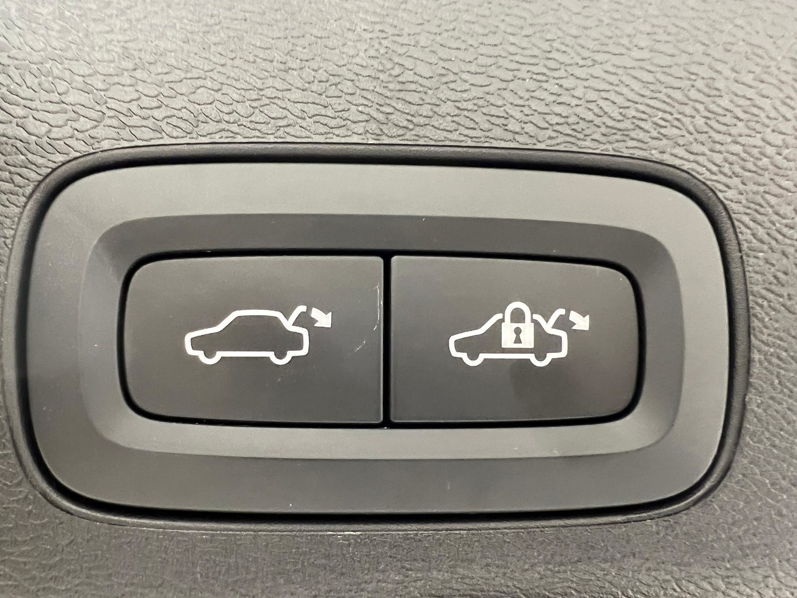 VOLVO XC60 2.0 B4 MH Core AWD / ab 3,99% Leasing bei Abschluss ein, Hybride Léger Diesel/Électricité, Occasion / Utilisé, Automatique - 7