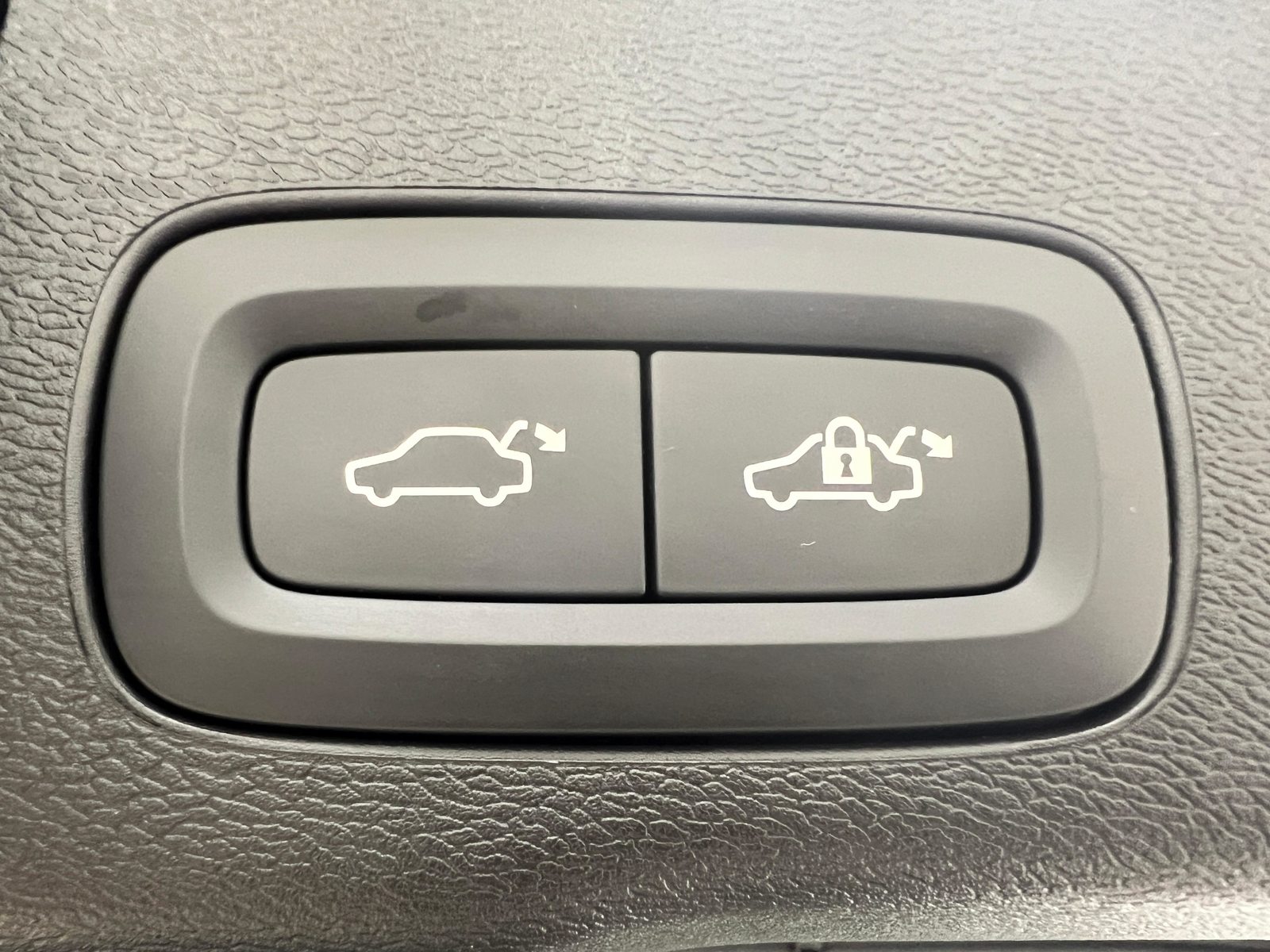VOLVO XC60 2.0 T8 TE Plus Bright eAWD / Jetzt mit attraktivem 1.9%, Hybride Rechargeable Essence/Électricité, Occasion / Utilisé, Automatique - 7