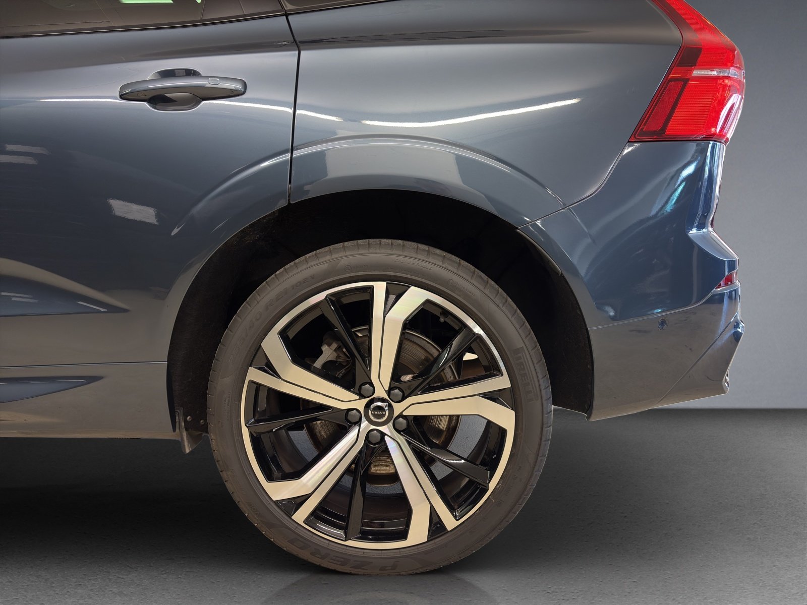VOLVO XC60 T6 eAWD R-Design, Plug-in-Hybrid Petrol/Electric, Second hand / Used, Automatic - 6