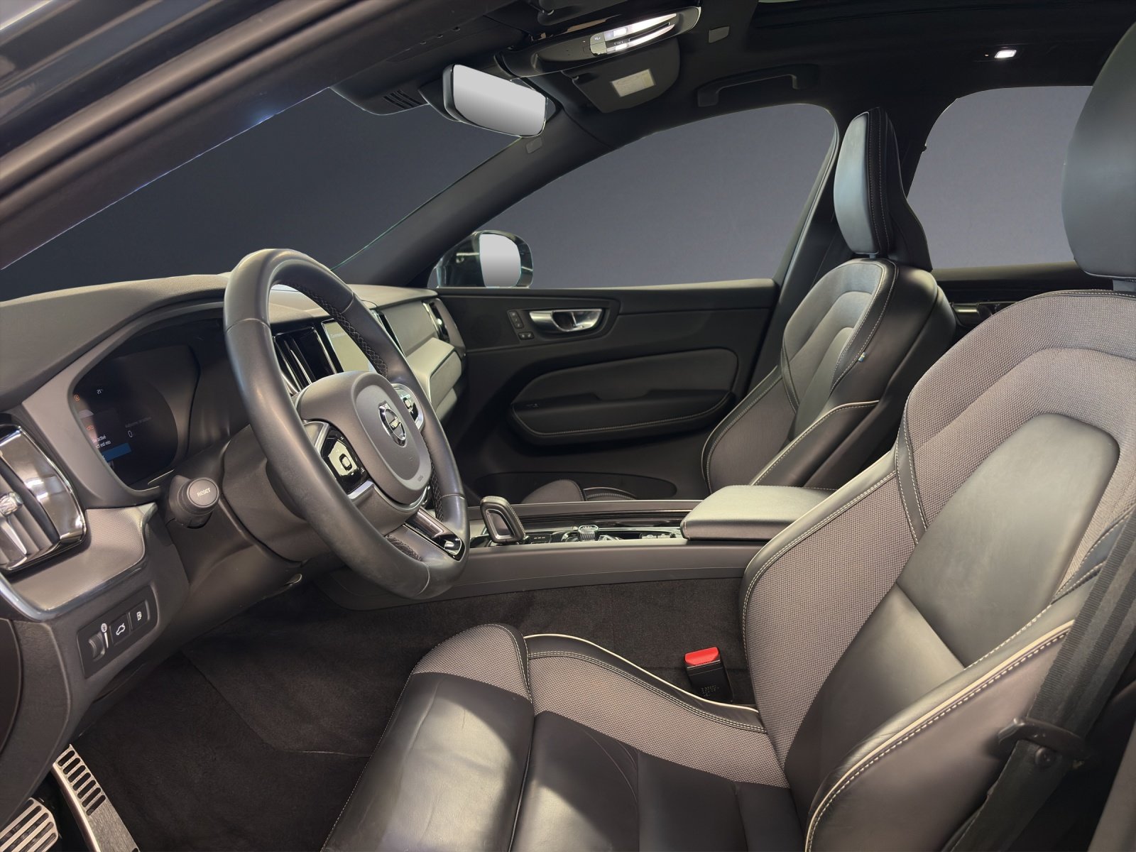 VOLVO XC60 T6 eAWD R-Design, Plug-in-Hybrid Petrol/Electric, Second hand / Used, Automatic - 7