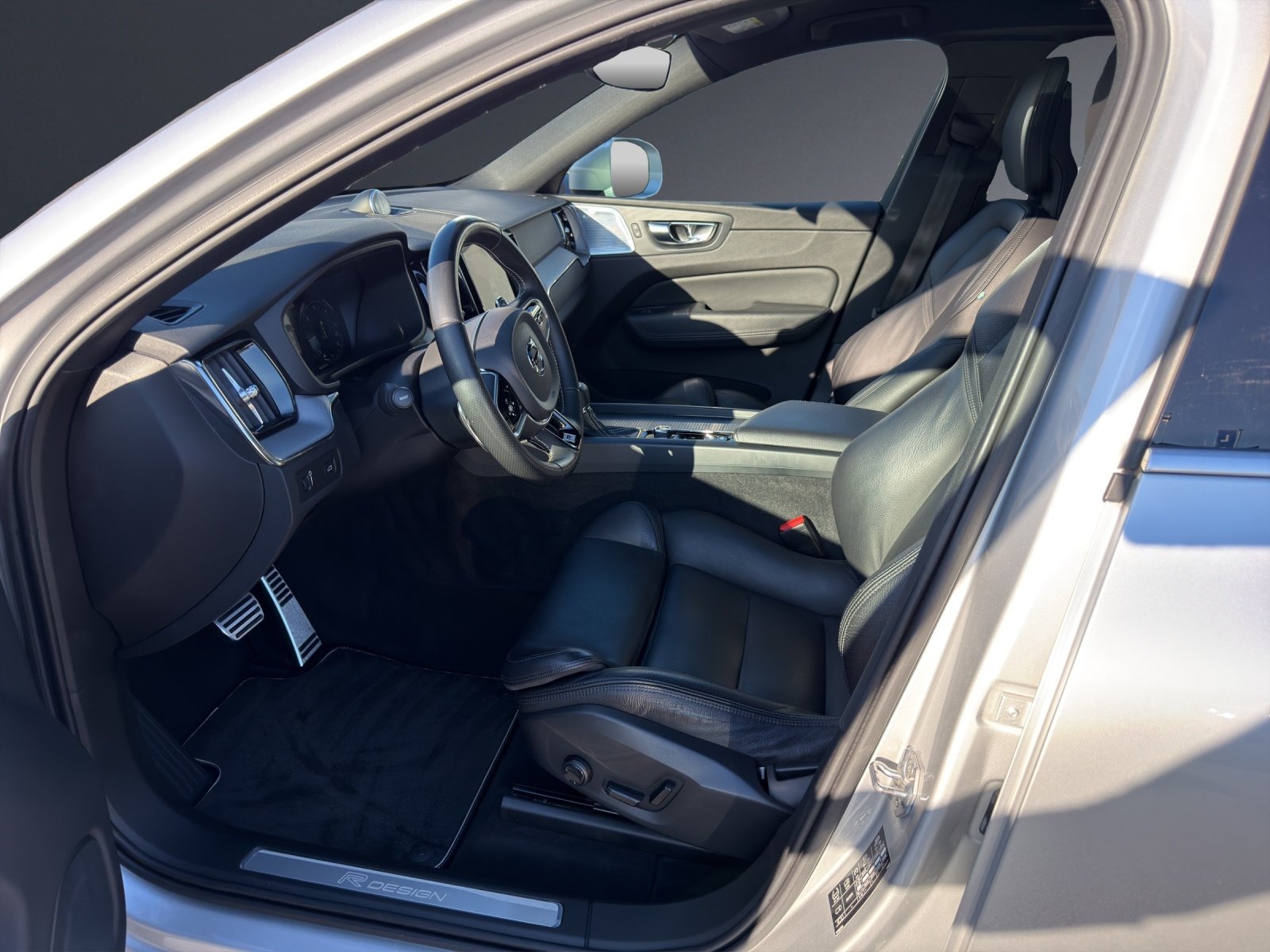 VOLVO XC60 D5 AWD R-Design Geartronic, Diesel, Occasion / Utilisé, Automatique - 6