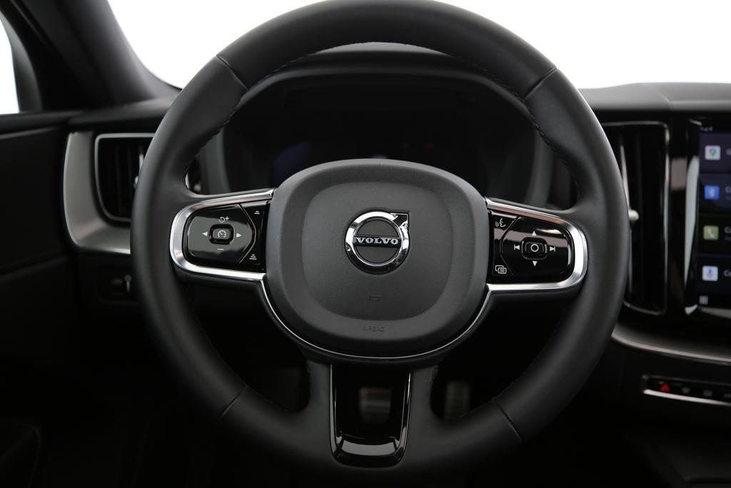 VOLVO XC60 2.0 T6 TE R-Design eAWD, Plug-in-Hybrid Benzin/Elektro, Occasion / Gebraucht, Automatik - 6