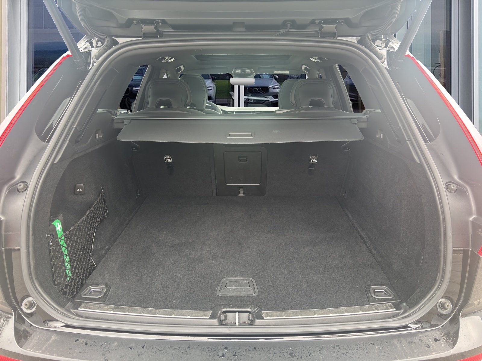 VOLVO XC60 2.0 B6 MH R-Design AWD, Mild-Hybrid Benzin/Elektro, Occasion / Gebraucht, Automatik - 7
