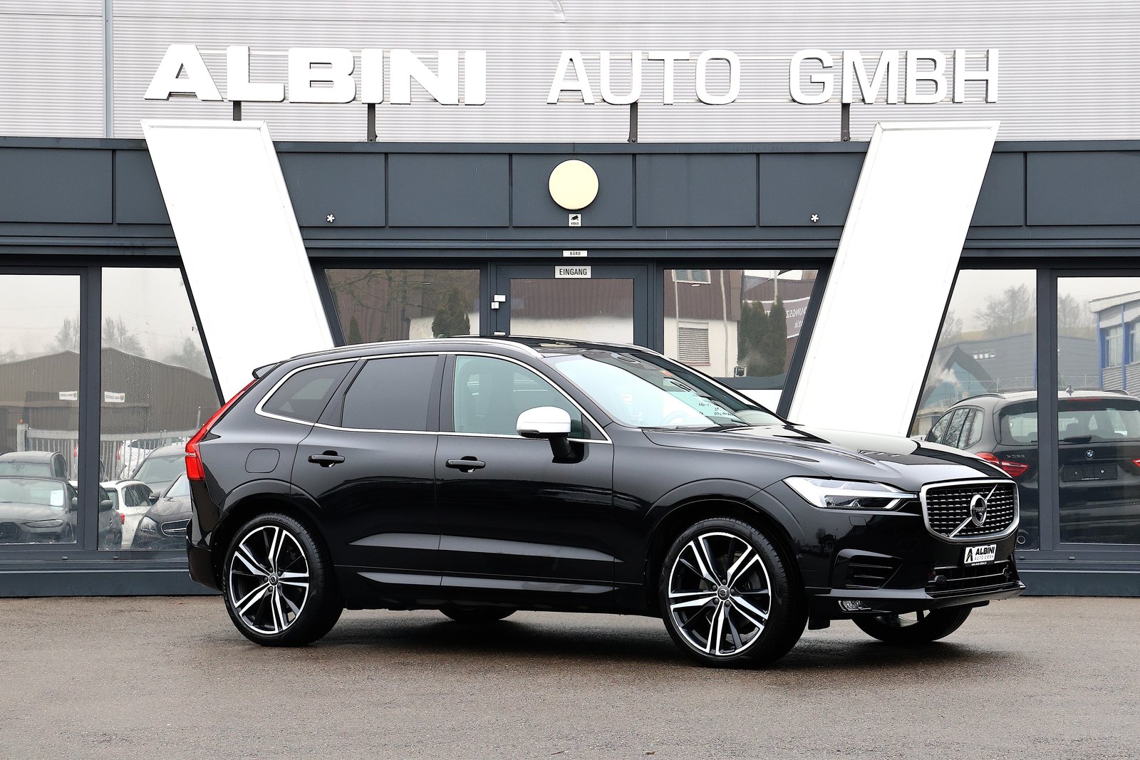 VOLVO XC60 D5 AWD R-Design Geartronic, Diesel, Second hand / Used, Automatic - 2