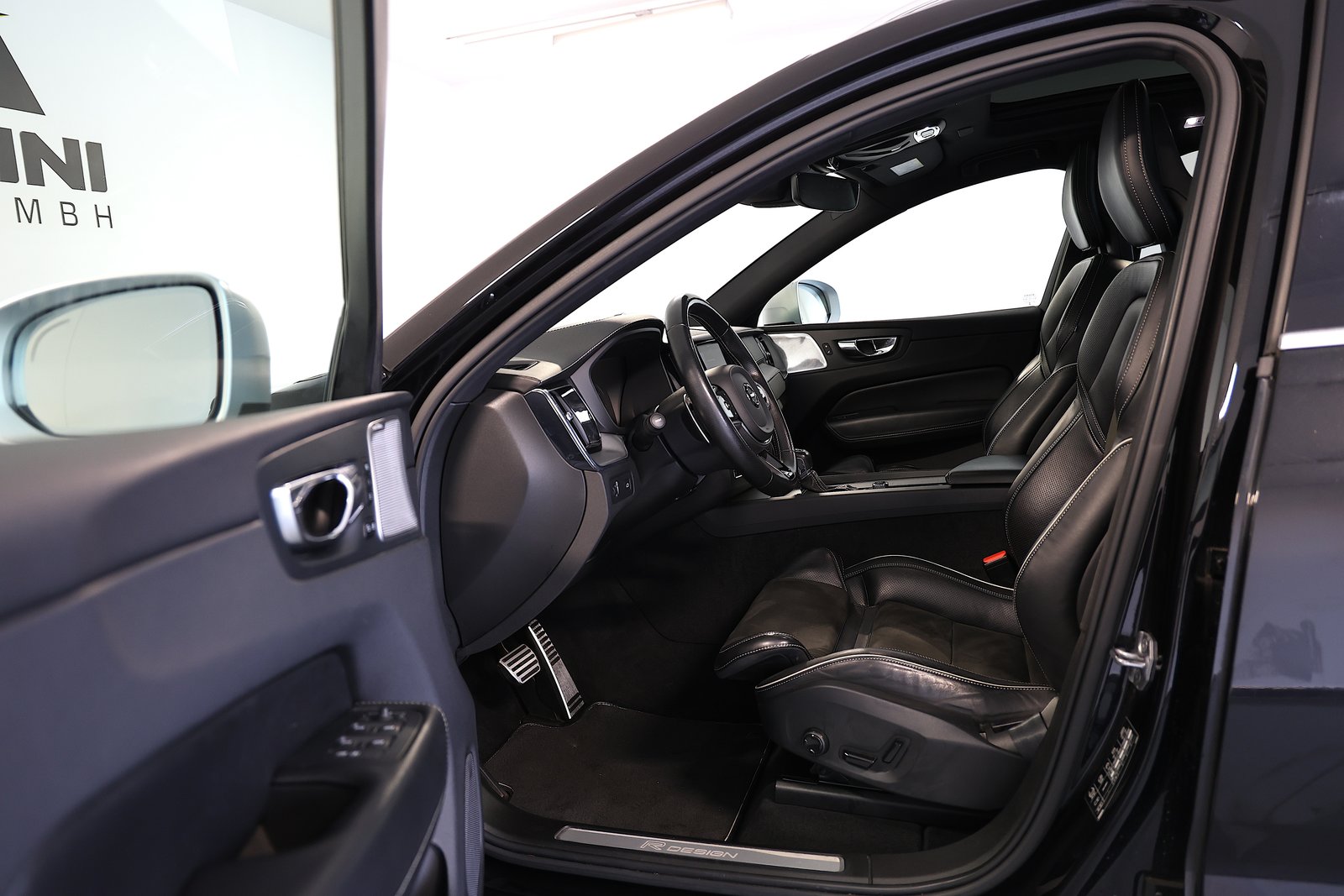 VOLVO XC60 D5 AWD R-Design Geartronic, Diesel, Second hand / Used, Automatic - 6