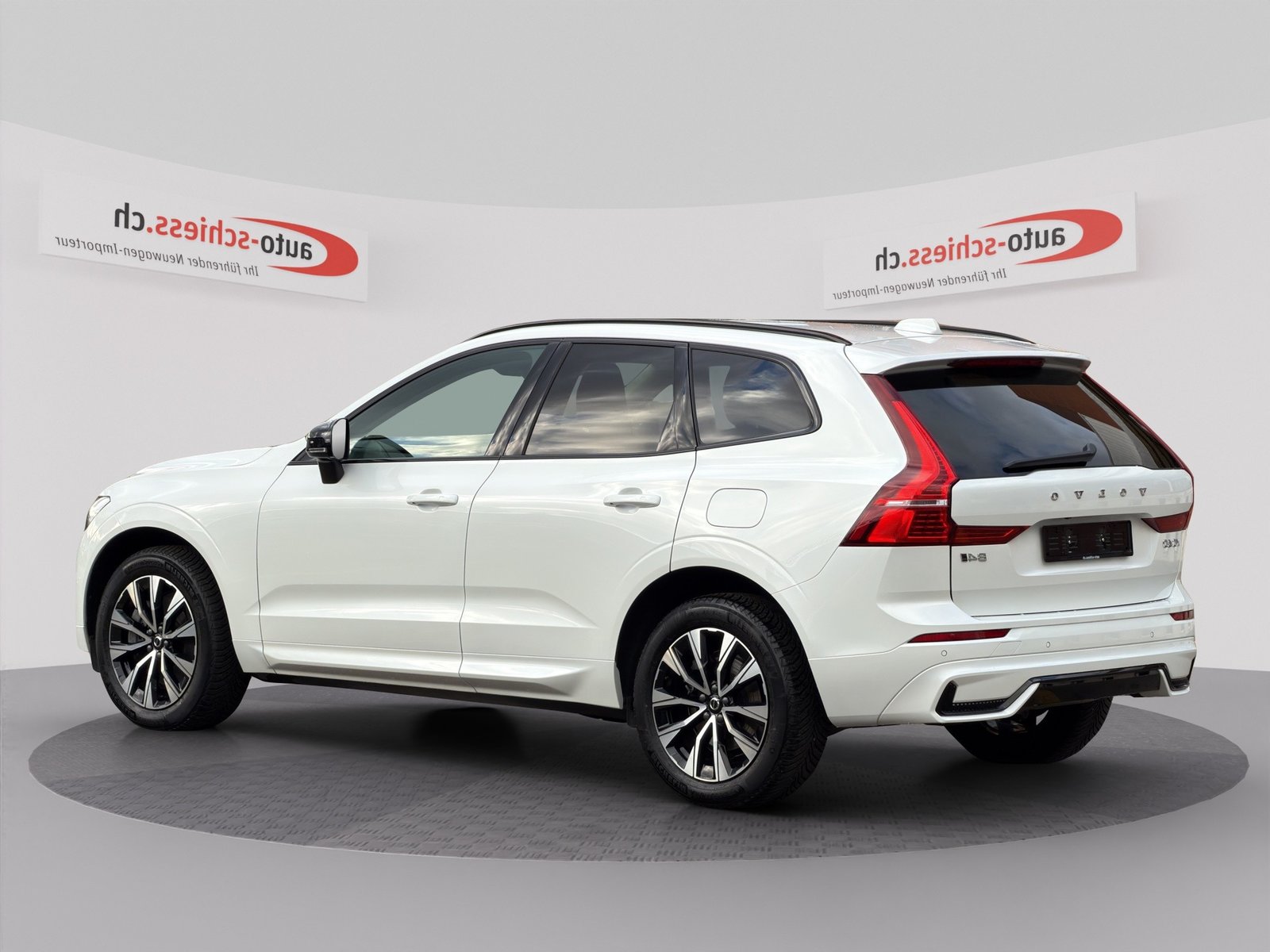 VOLVO XC60 B4 AWD Plus Dark Geartronic, Mild-Hybrid Diesel/Electric, Second hand / Used, Automatic - 4
