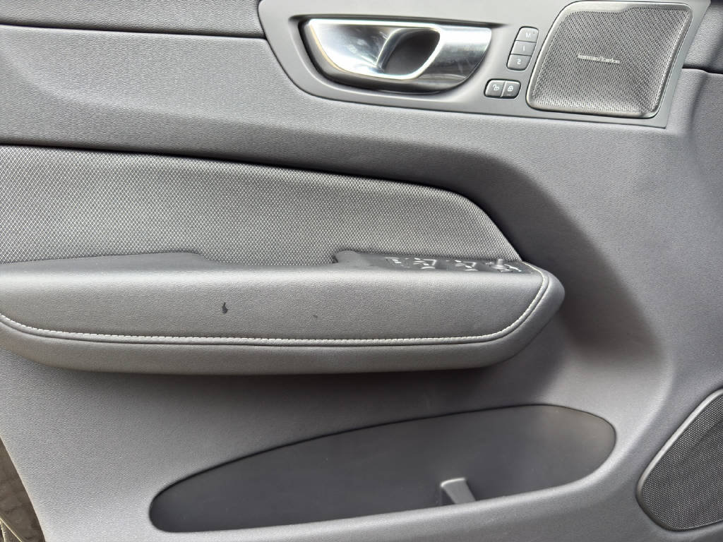 VOLVO XC60 2.0 B5 MH Plus Dark AWD, Mild-Hybrid Benzin/Elektro, Occasion / Gebraucht, Automatik - 5