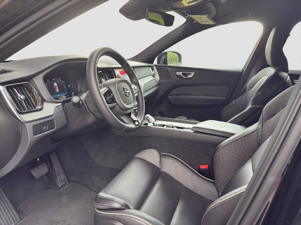 VOLVO XC60 2.0 B5 MH Plus Dark AWD, Mild-Hybrid Benzin/Elektro, Occasion / Gebraucht, Automatik - 6