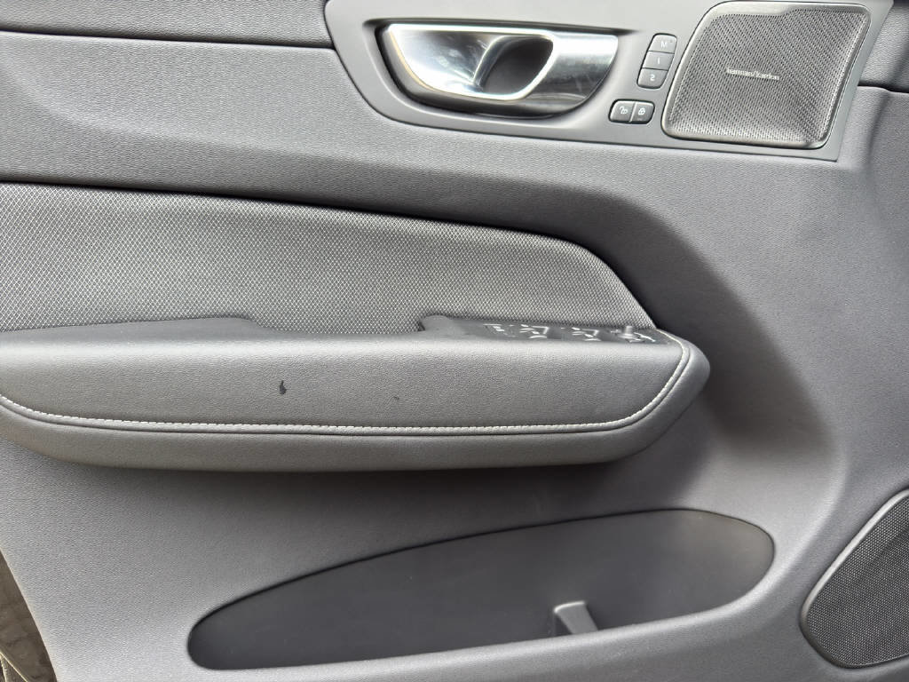 VOLVO XC60 2.0 B5 MH Plus Dark AWD, Mild-Hybrid Benzin/Elektro, Occasion / Gebraucht, Automatik - 5