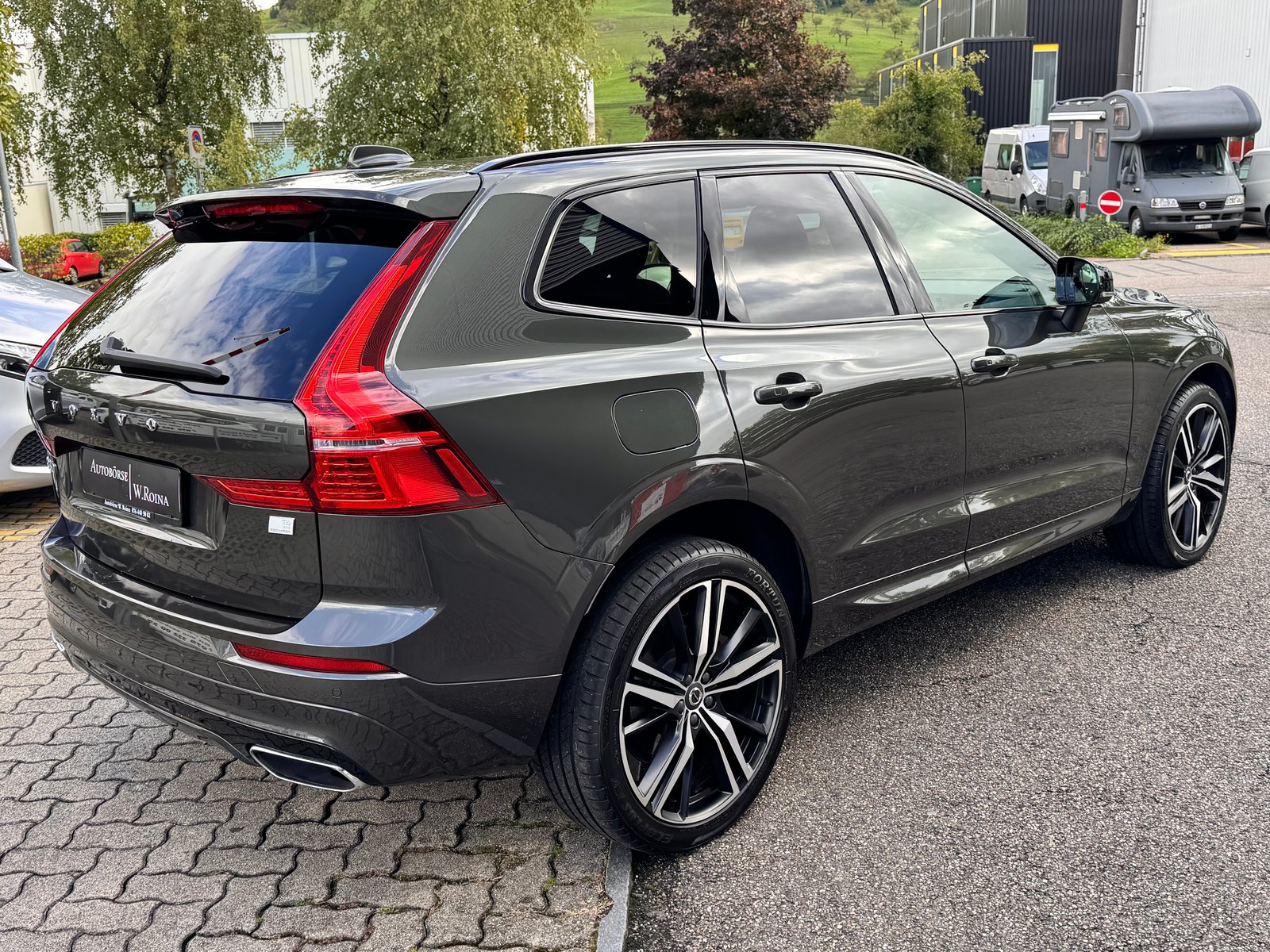 VOLVO XC60 T6 eAWD R-Design Expression Geartronic, Plug-in-Hybrid Petrol/Electric, Second hand / Used, Automatic - 3
