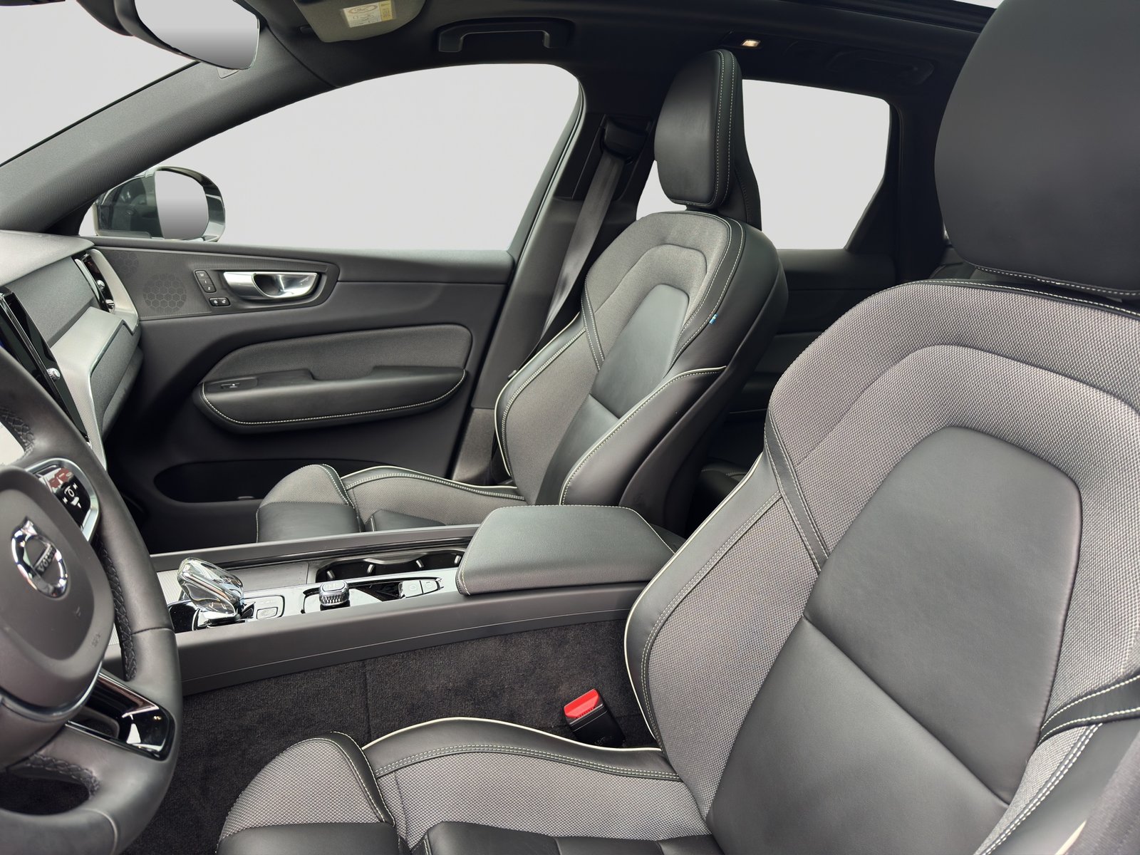 VOLVO XC60 T6 eAWD PluginHybrid Plus Bright Geartronic, Plug-in-Hybrid Benzin/Elektro, Occasion / Gebraucht, Automatik - 6