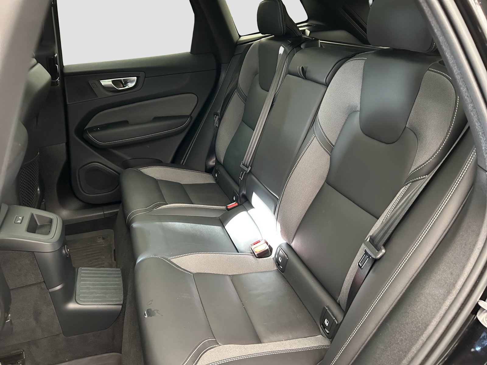 VOLVO XC60 T6 eAWD PluginHybrid Ultra Dark Geartronic - Anh, Hybride Rechargeable Essence/Électricité, Occasion / Utilisé, Automatique - 7
