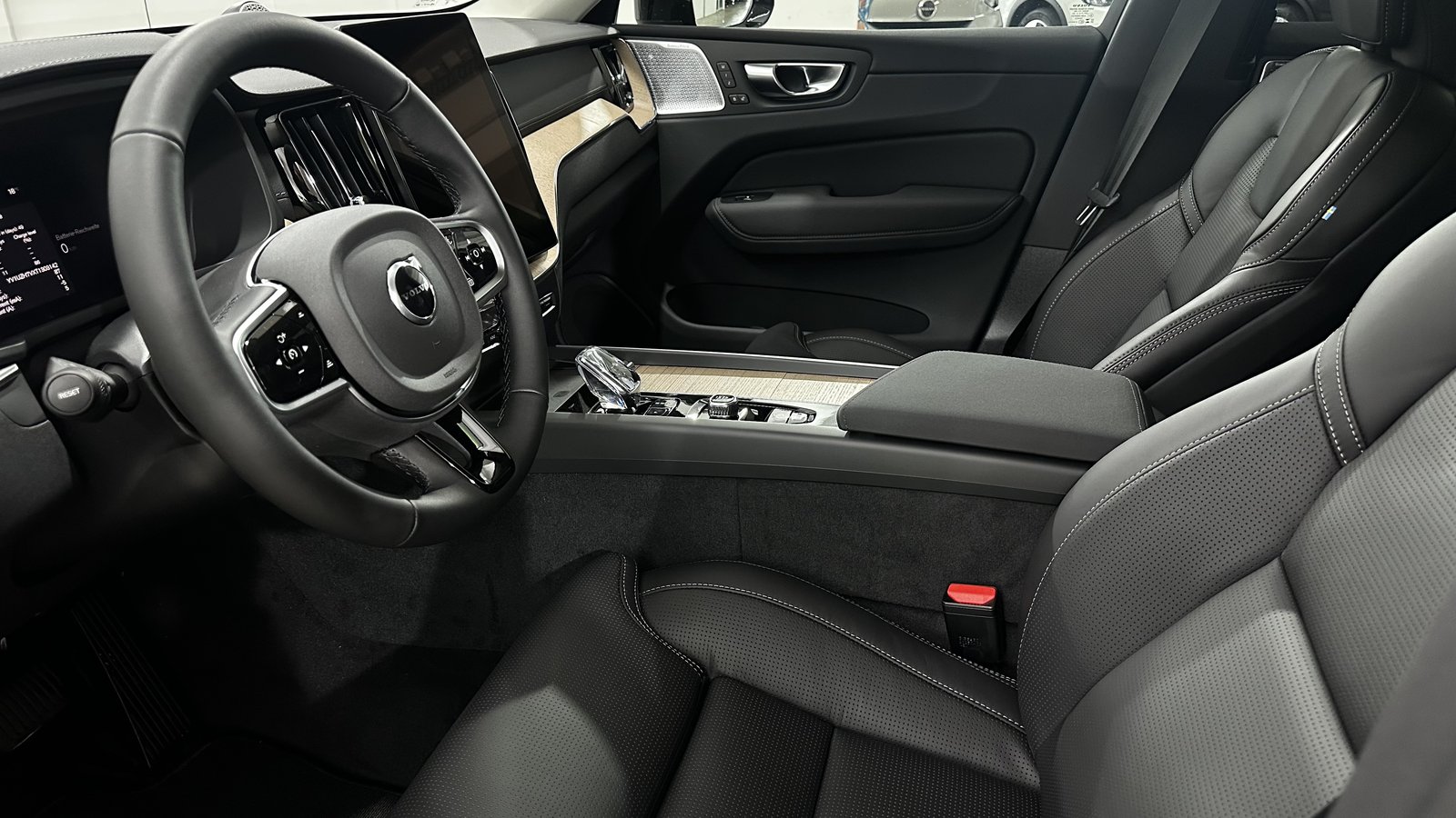 VOLVO XC60 2.0 T8 TE Ultra Dark eAWD, Voll-Hybrid Benzin/Elektro, Occasion / Gebraucht, Automatik - 4