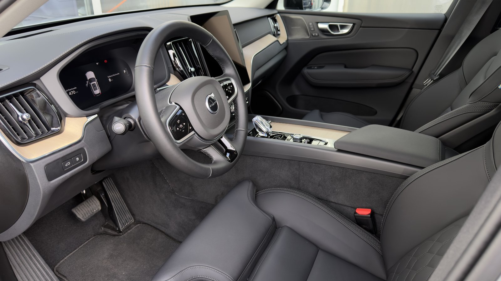 VOLVO XC60 2.0 T6 TE Ultra Dark eAWD, Voll-Hybrid Benzin/Elektro, Occasion / Gebraucht, Automatik - 7