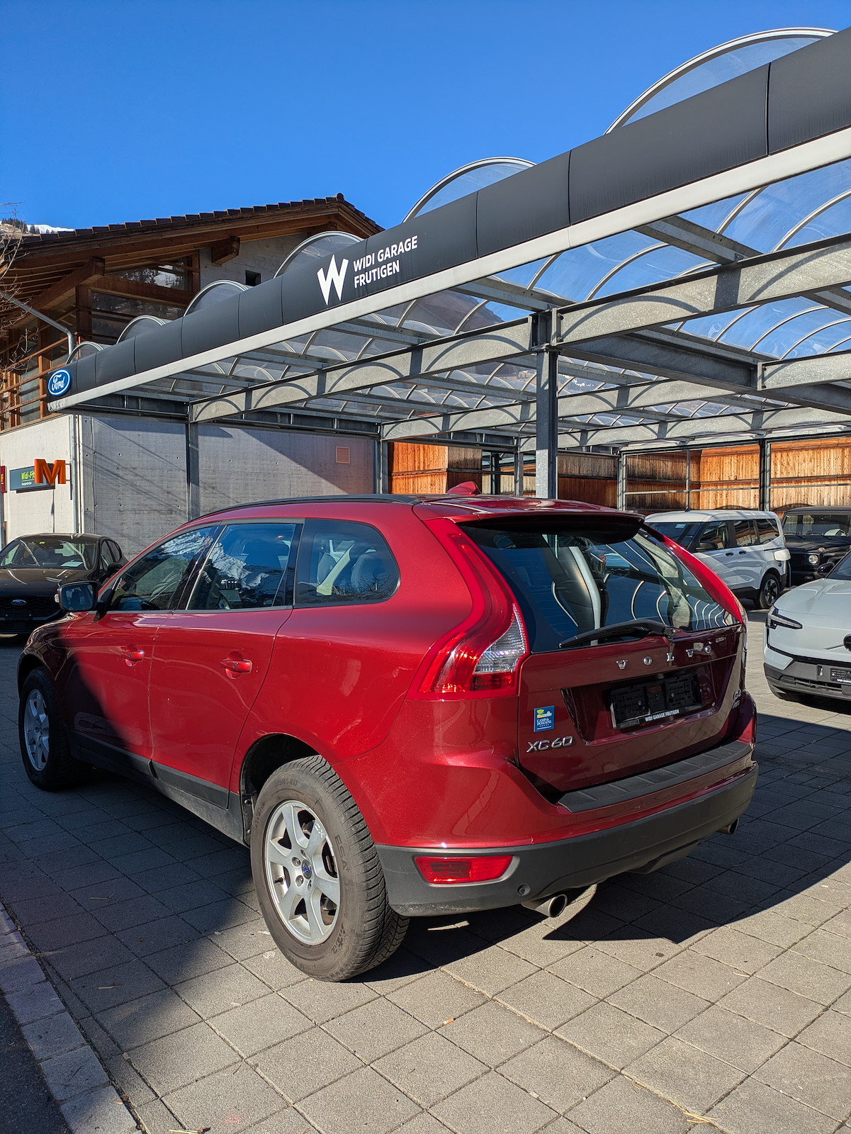 VOLVO XC60 2.4 D4 Kinetic AWD, Diesel, Second hand / Used, Manual - 4