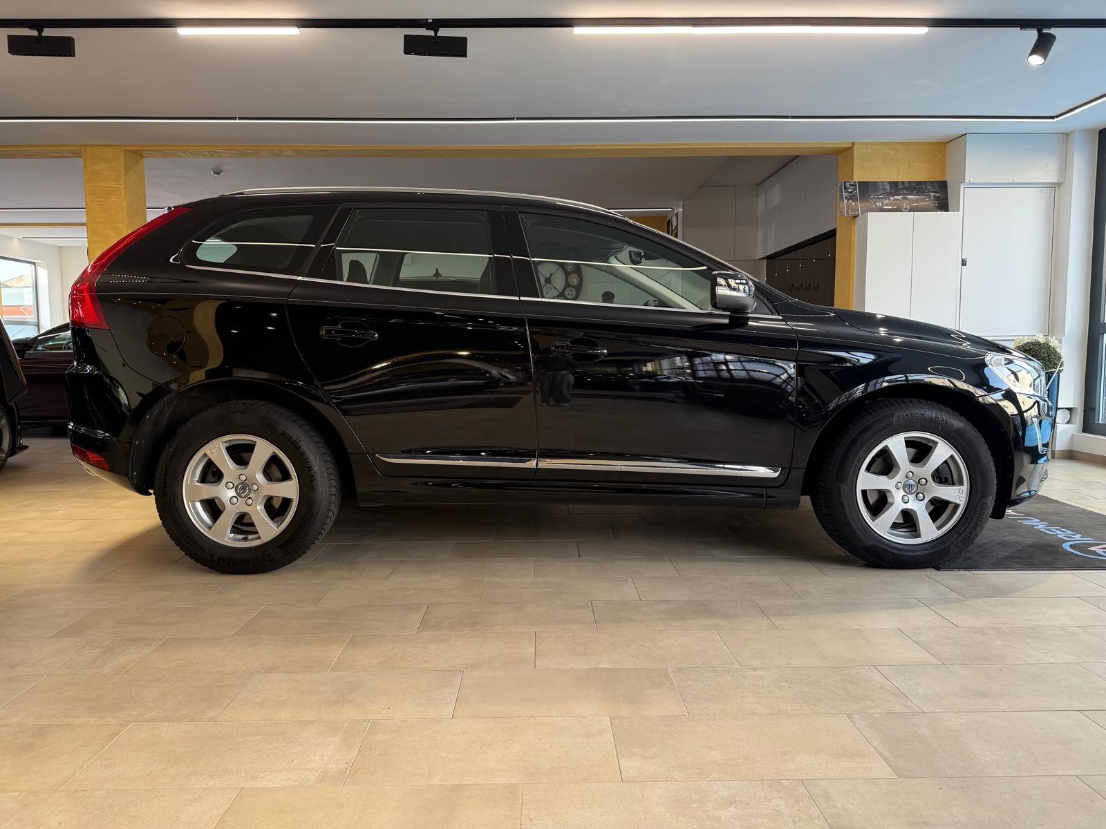 VOLVO XC60 D5 AWD Summum Geartronic, Diesel, Second hand / Used, Automatic - 2
