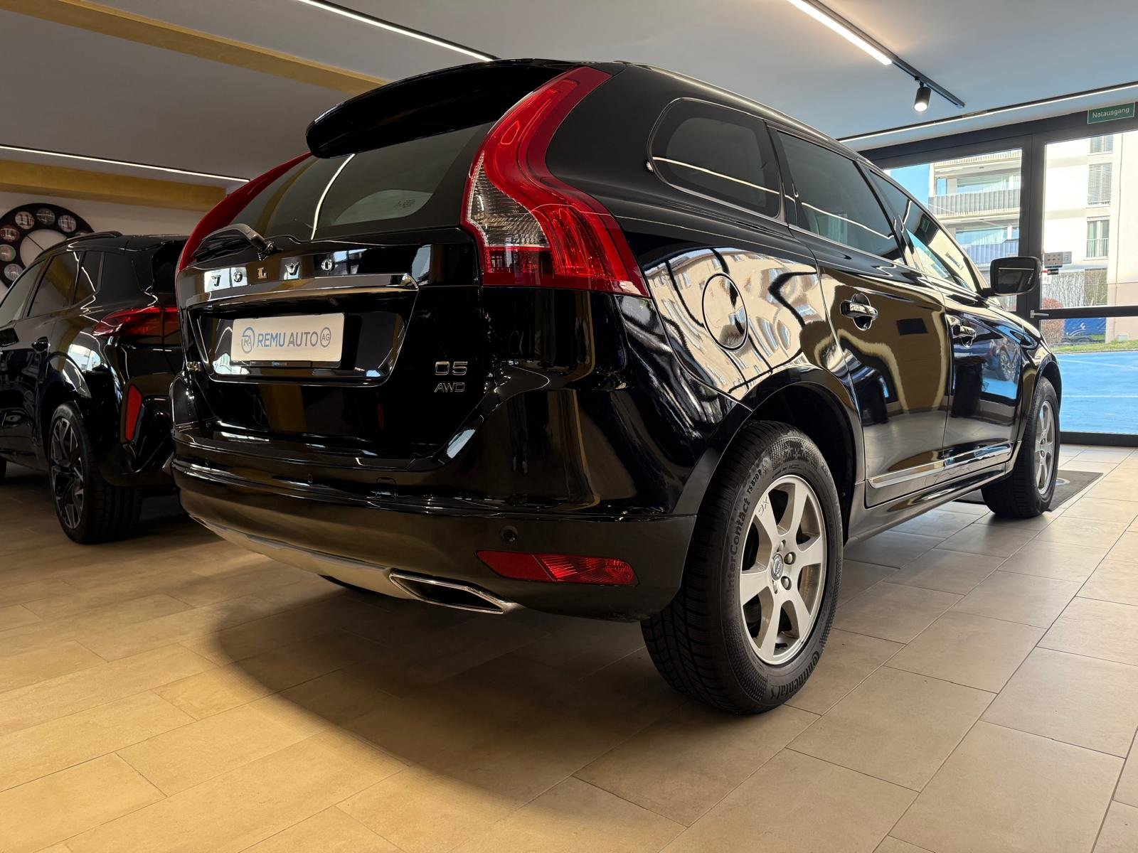 VOLVO XC60 D5 AWD Summum Geartronic, Diesel, Second hand / Used, Automatic - 3