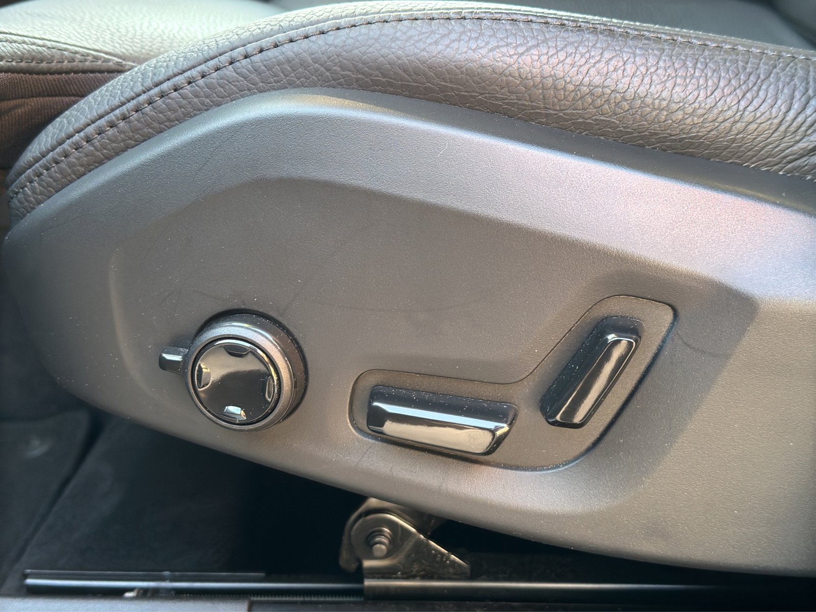 VOLVO XC60 B4 AWD Plus Dark Geartronic, Hybride Léger Diesel/Électricité, Occasion / Utilisé, Automatique - 7