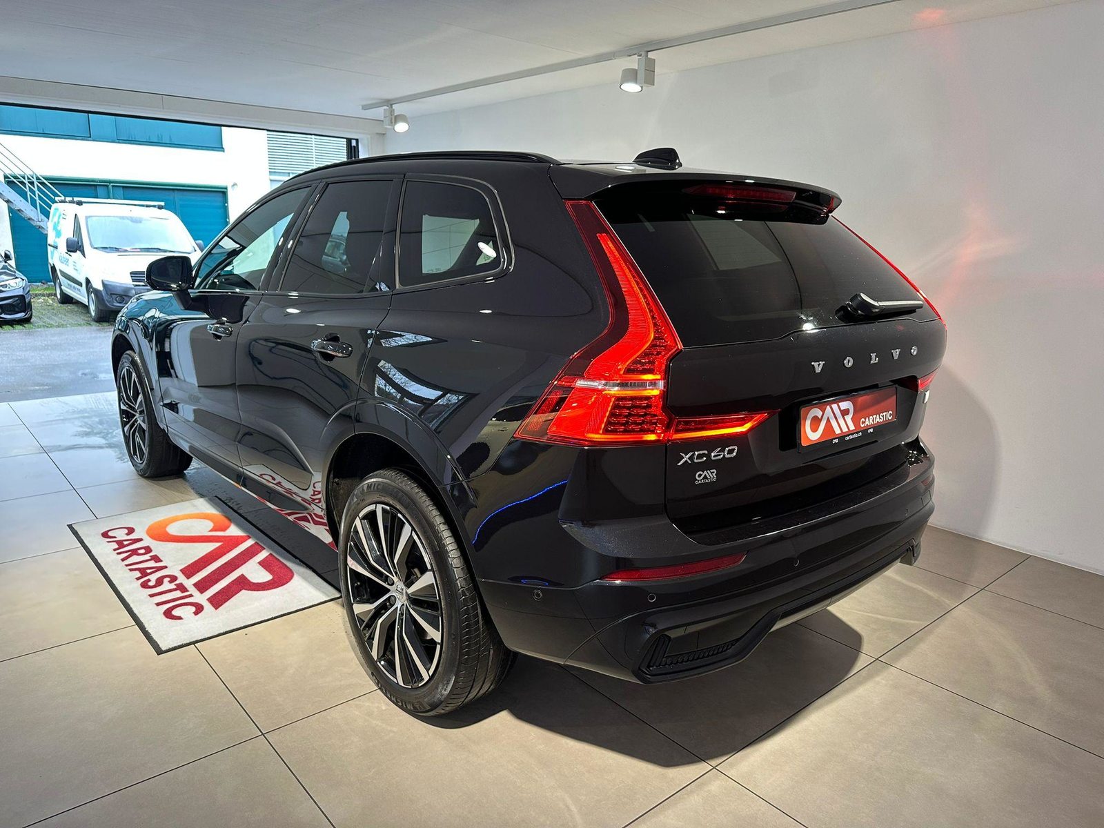 VOLVO XC60 2.0 T8 TE Ultimate Dark eAWD, Plug-in-Hybrid Petrol/Electric, Second hand / Used, Automatic - 3