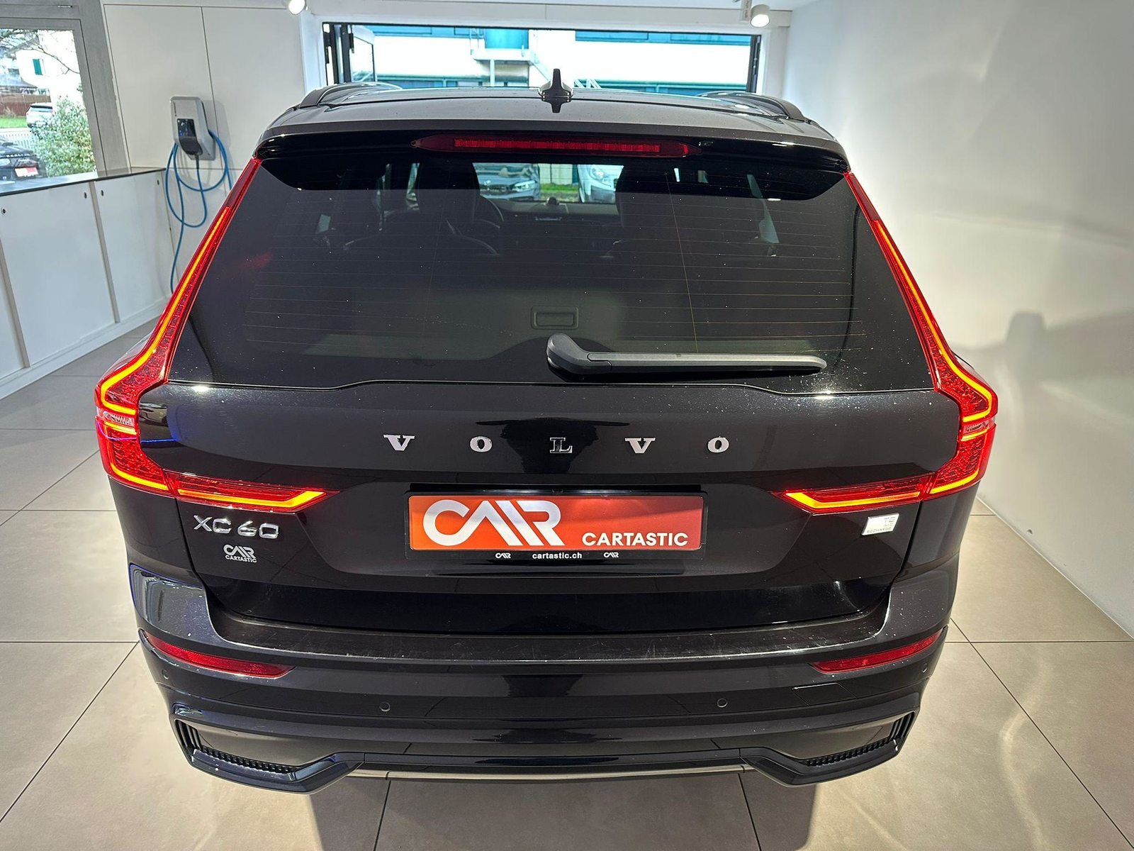 VOLVO XC60 2.0 T8 TE Ultimate Dark eAWD, Plug-in-Hybrid Petrol/Electric, Second hand / Used, Automatic - 4