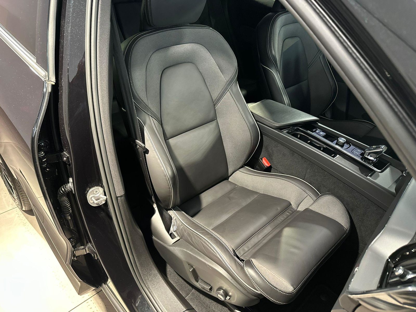 VOLVO XC60 2.0 T8 TE Ultimate Dark eAWD, Plug-in-Hybrid Petrol/Electric, Second hand / Used, Automatic - 7