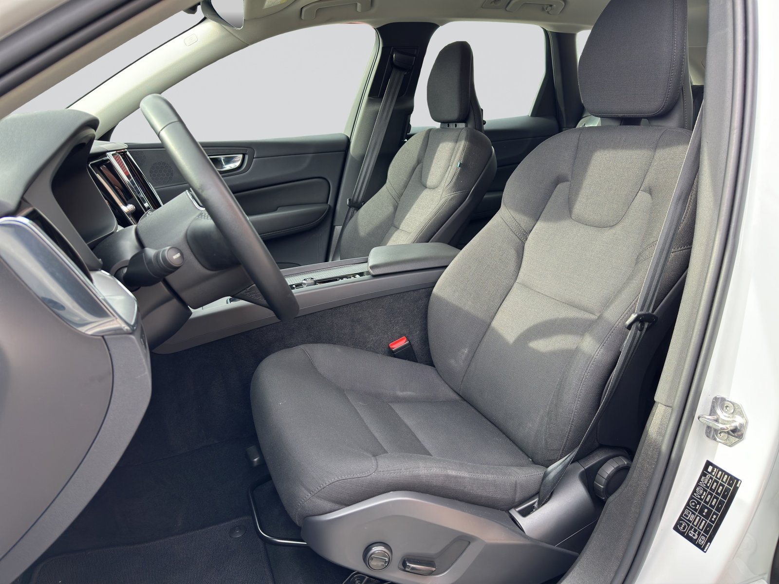 VOLVO XC60 B4 Benzin Mild Hybrid Momentum Geartronic, Hybride Léger Essence/Électricité, Occasion / Utilisé, Automatique - 6