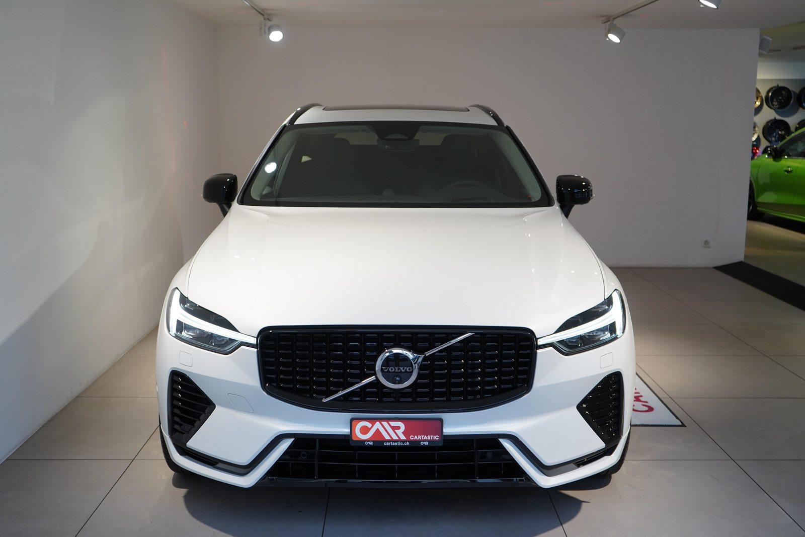 VOLVO XC60 2.0 T8 TE XCLUSIVE Ultra Dark eAWD, Hybride Rechargeable Essence/Électricité, Occasion / Utilisé, Automatique - 2