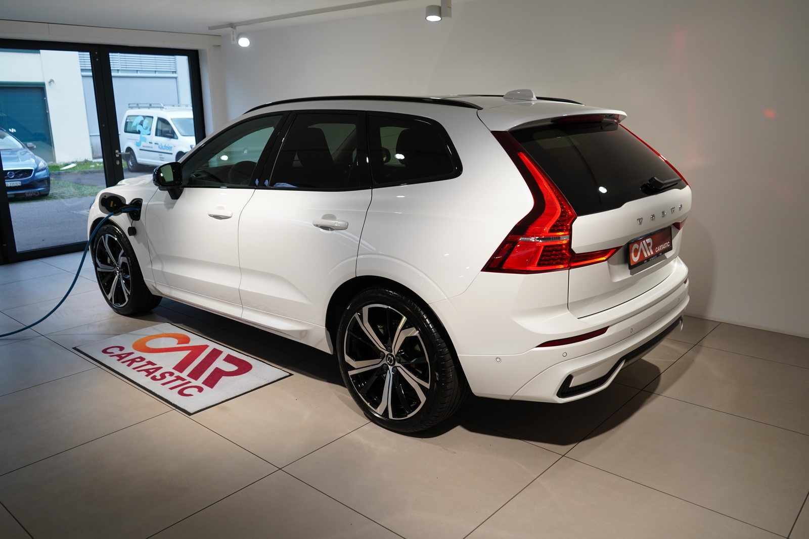 VOLVO XC60 2.0 T8 TE XCLUSIVE Ultra Dark eAWD, Hybride Rechargeable Essence/Électricité, Occasion / Utilisé, Automatique - 3