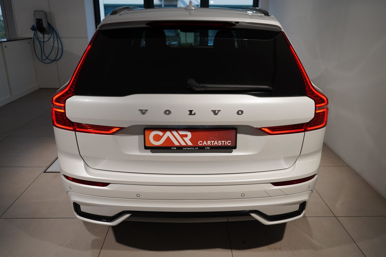 VOLVO XC60 2.0 T8 TE XCLUSIVE Ultra Dark eAWD, Hybride Rechargeable Essence/Électricité, Occasion / Utilisé, Automatique - 4