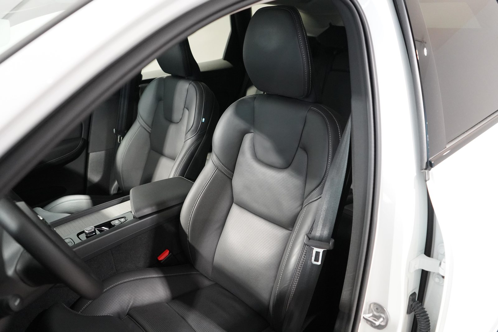VOLVO XC60 2.0 T8 TE XCLUSIVE Ultra Dark eAWD, Hybride Rechargeable Essence/Électricité, Occasion / Utilisé, Automatique - 6