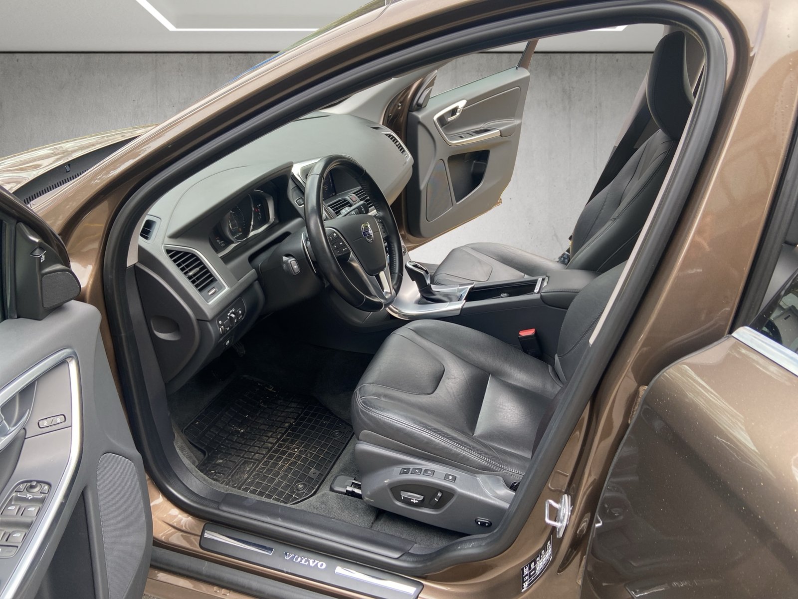 VOLVO XC60 D5 AWD Executive Geartronic, Diesel, Occasion / Utilisé, Automatique - 7