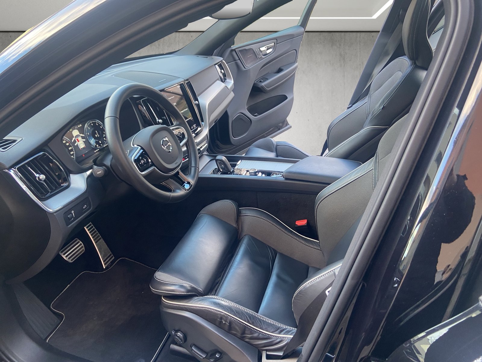 VOLVO XC60 B5 Benzin Mild Hybrid AWD R-Design Geartronic, Hybride Léger Essence/Électricité, Occasion / Utilisé, Automatique - 7