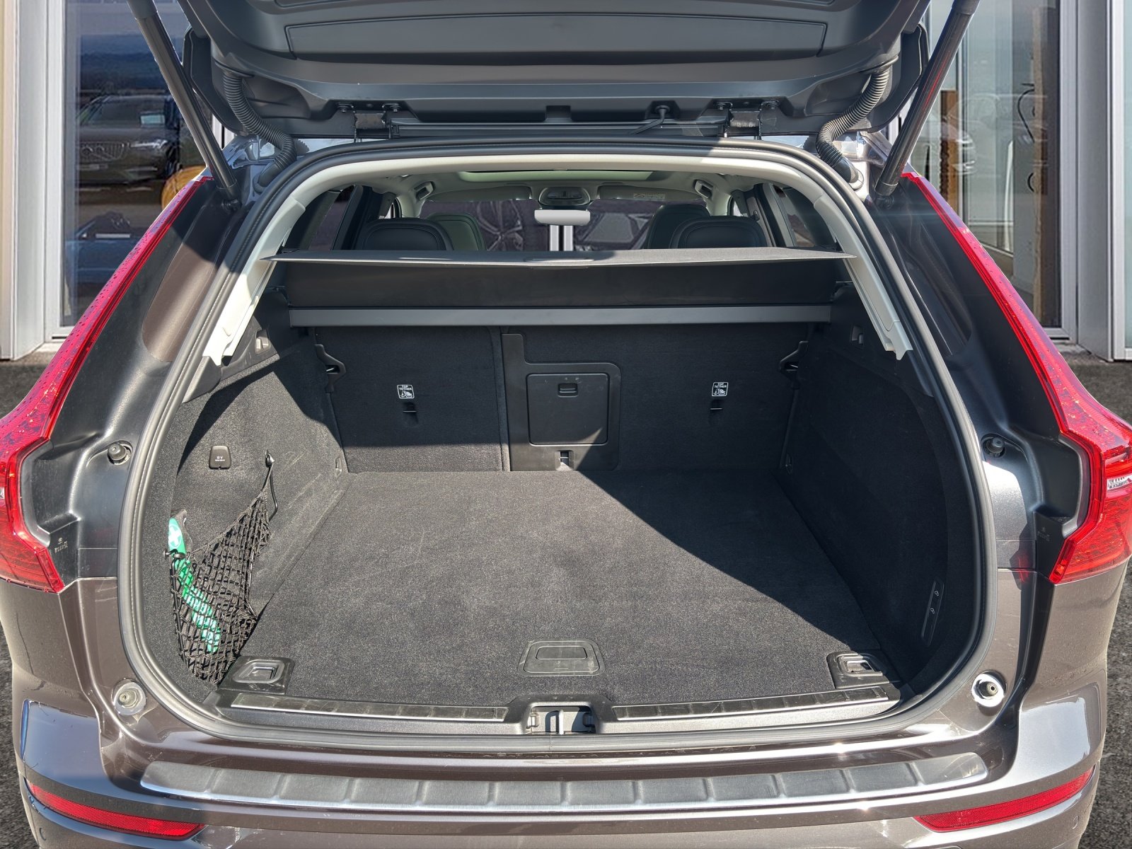 VOLVO XC60 2.0 T8 TE Ultimate Dark eAWD, Plug-in-Hybrid Benzin/Elektro, Occasion / Gebraucht, Automatik - 7